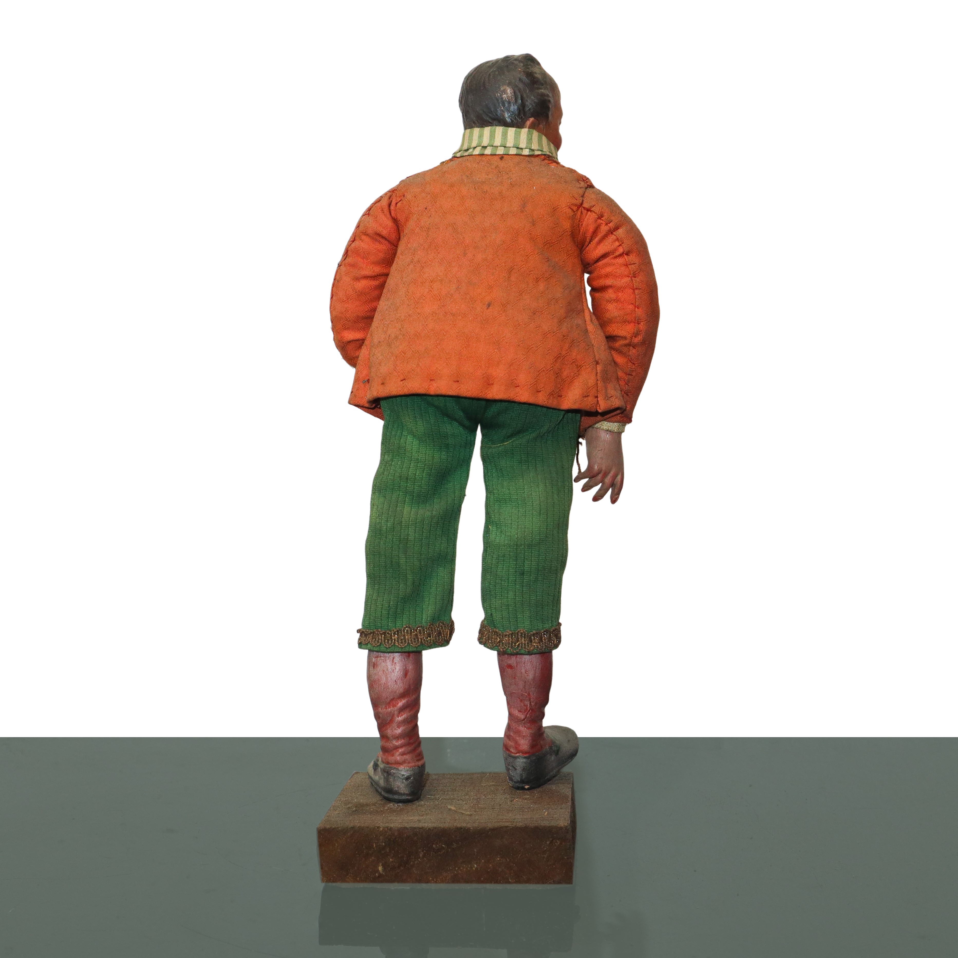 Personaggio Presepiale in Terracotta e Legno con Vesti in Cotone, Raso e Passamaneria: Uomo con G...