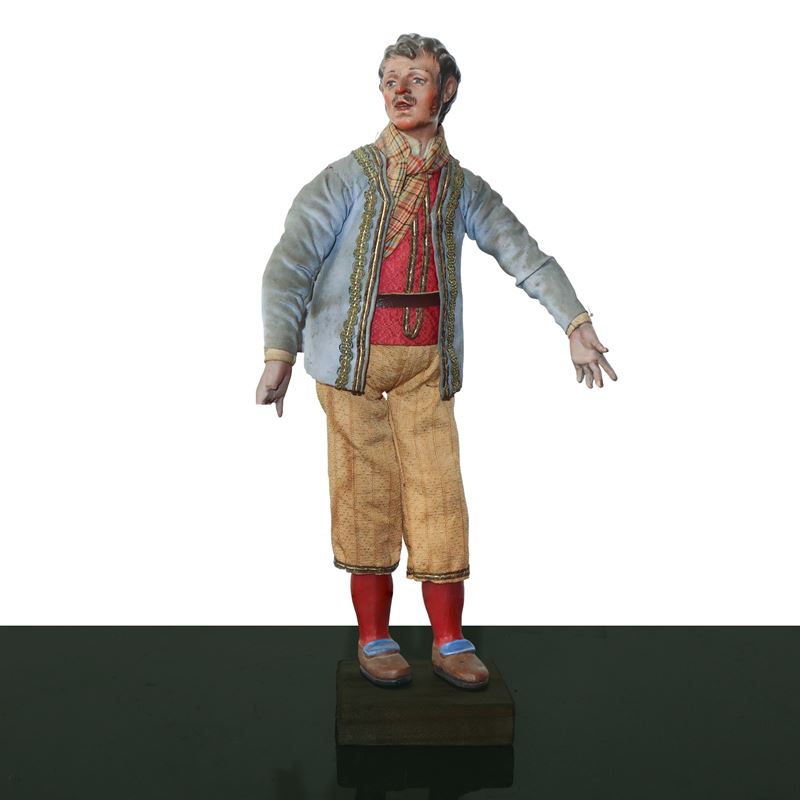 Personaggio Presepiale in Terracotta e Legno con Vesti in Cotone, Raso e Passamaneria: Popolano c...