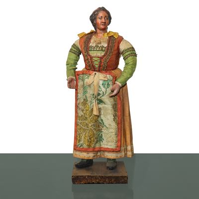 Personaggio Presepiale in Terracotta e Legno con Vesti in Cotone, Raso e Passamaneria: Popolana c...