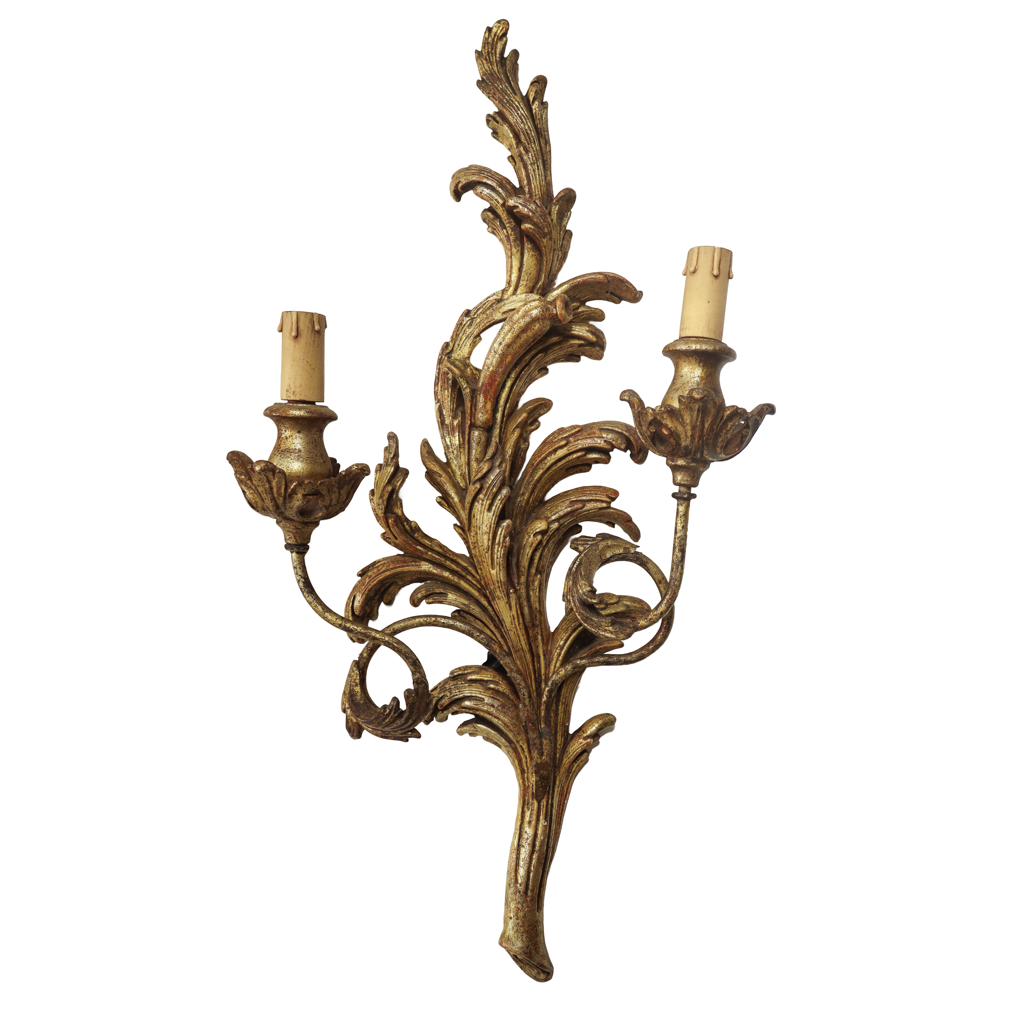 Coppia di appliques in legno dorato a due luci