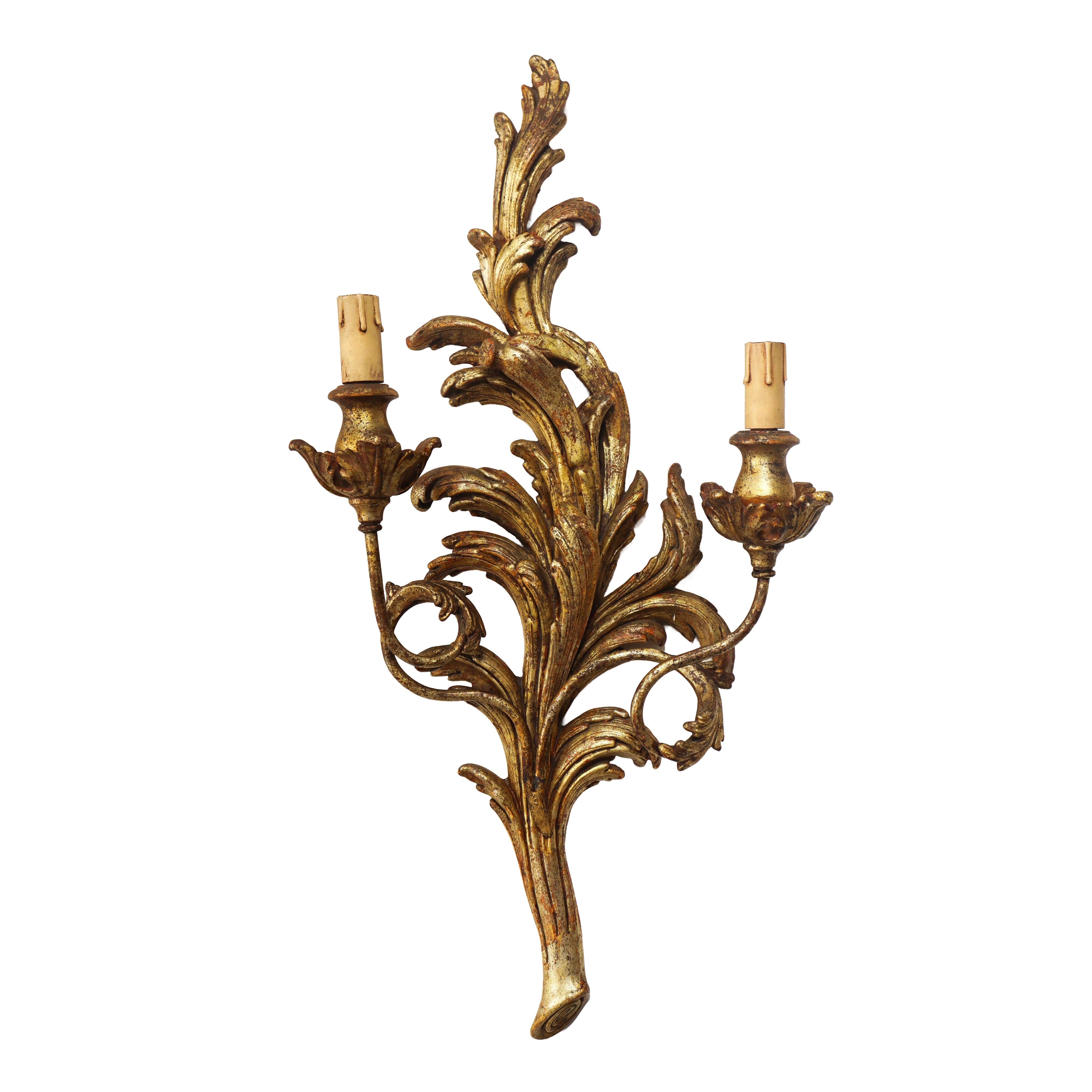 Coppia di appliques in legno dorato a due luci