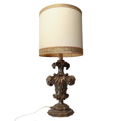 Lume con Base in Legno Scolpito e Intagliato