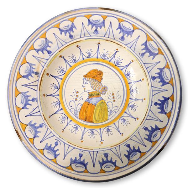 Deruta - Plate with a character in medieval clothes in the center