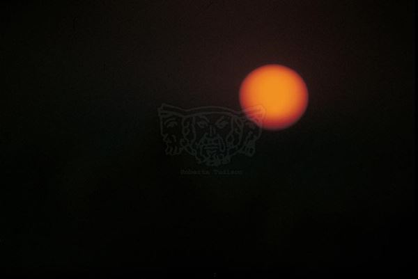 Collezione EM, titolo "Sun", anno 2001. Porto Palo: tramonto con sole arncione e cielo scuro, diapositiva  1 / 8 , 30x45, CIBACHROME stampa diretta da diapositiva , 40x55 forex 10mm, perfilo bianco, cartoncino, bordi rivestimento sabbia vulcanica 