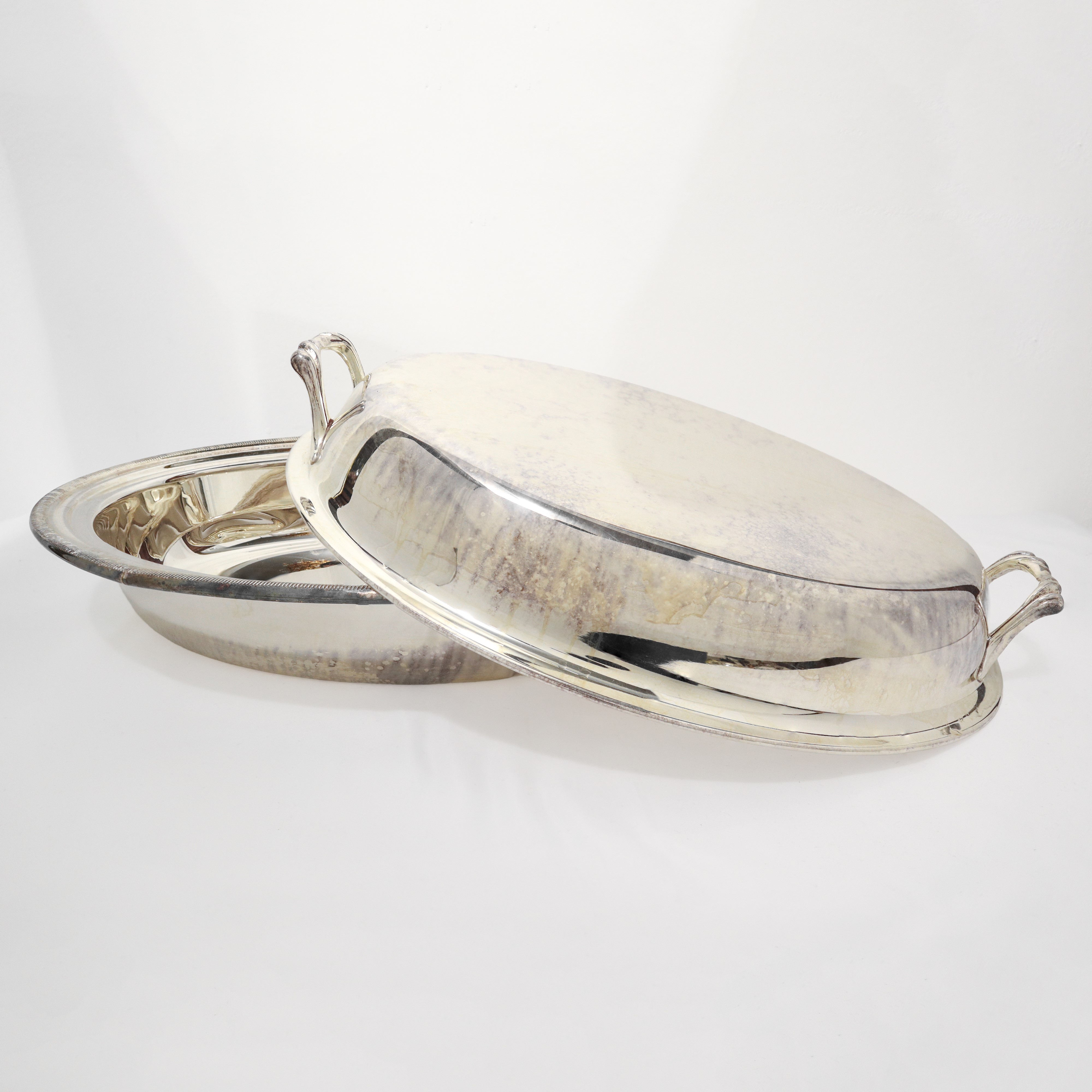 French Christofle - Grande legumiera in argento placcato con coperchio e prese