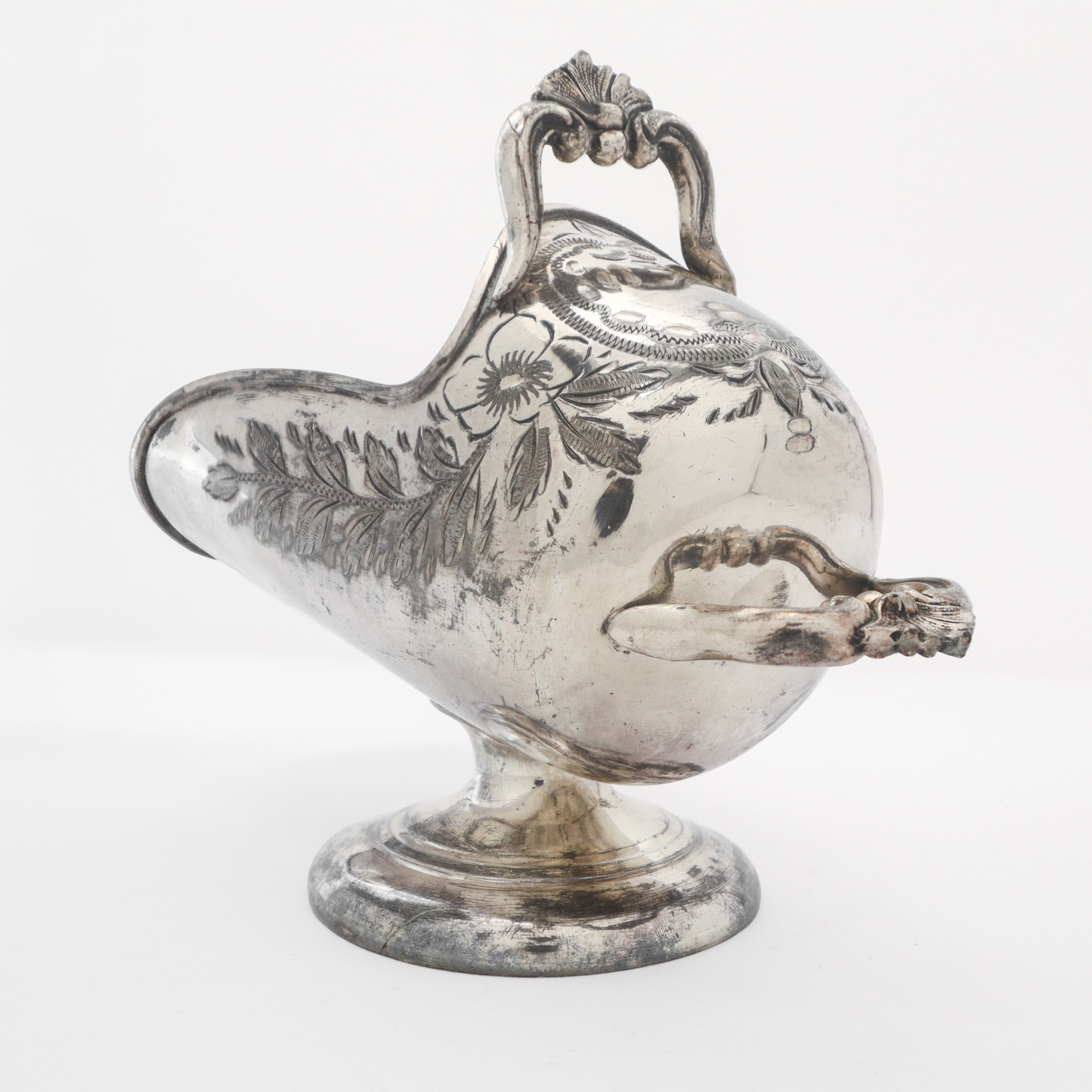 Zuccheriera in sheffield decorata a sbalzo dotata di cucchiaino