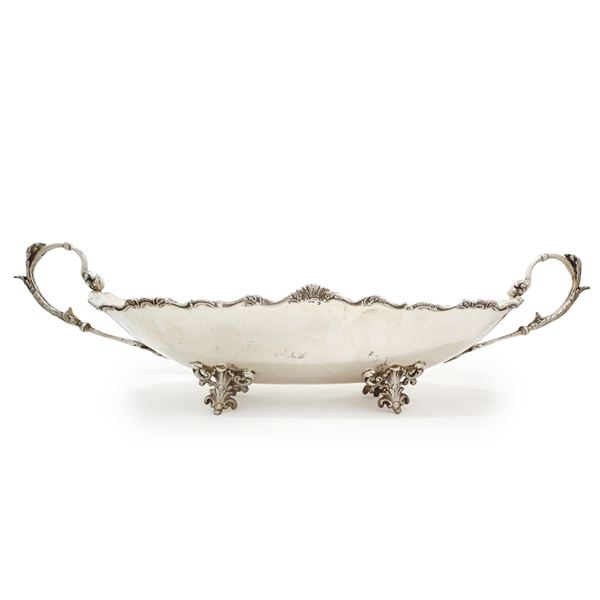 800 silver centrepiece with handles and support feet with scalloped edge