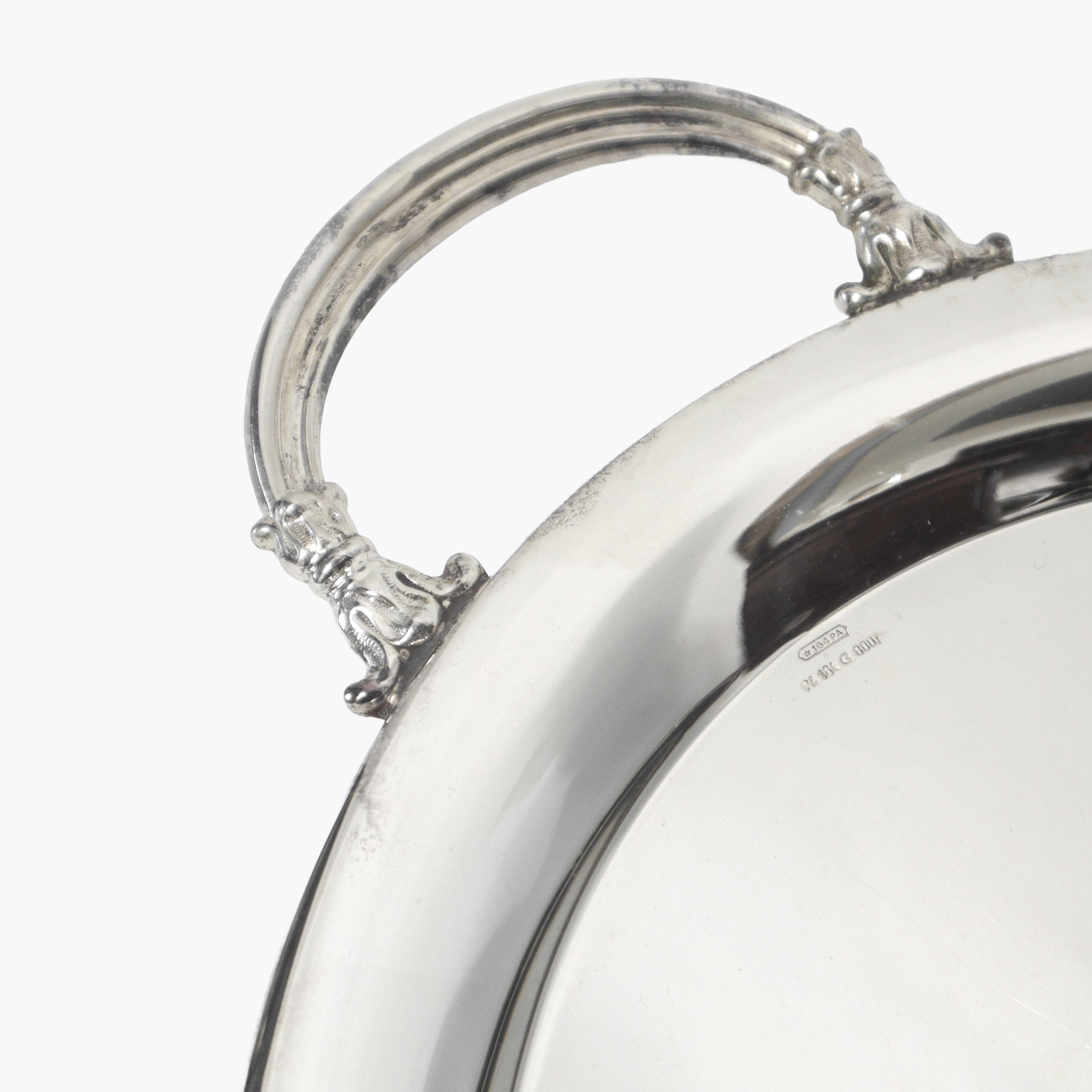 Vassoio ovale in argento 800 con prese laterali con decoro floreale