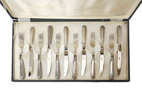 Dessert cutlery set for 6 consisting of 6 knives and 6 forks