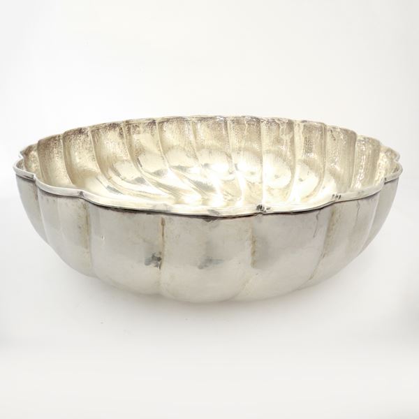 Large ribbed centerpiece bowl in 800 silver