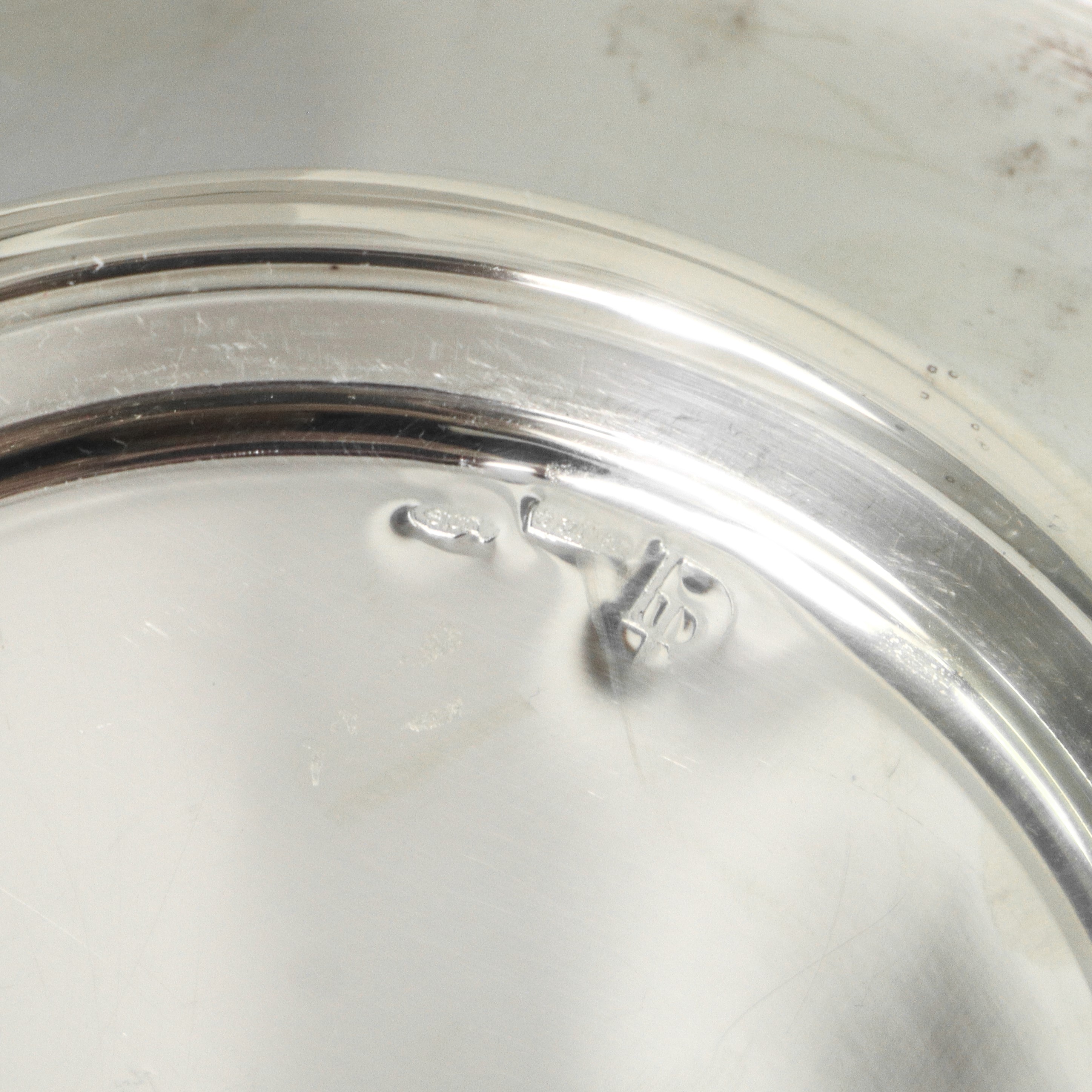 Piccolo piatto rotondo in argento 800