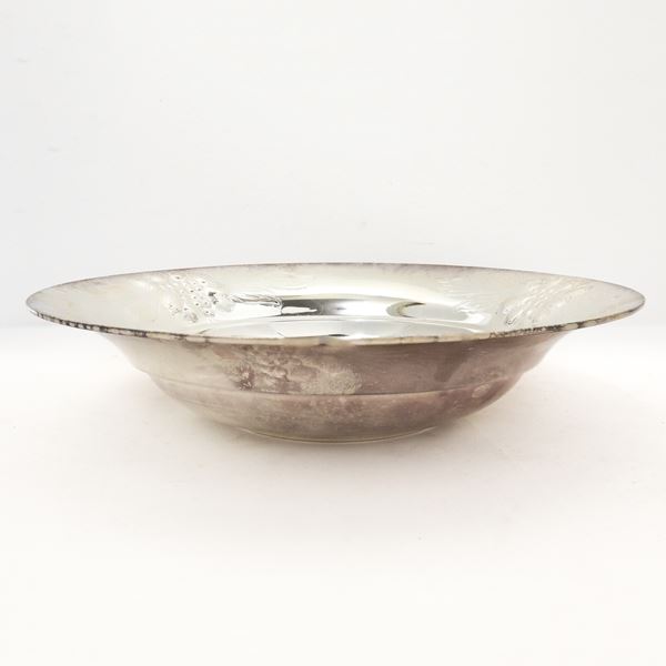 Round sweet holder in 800 silver embossed with fruit motifs