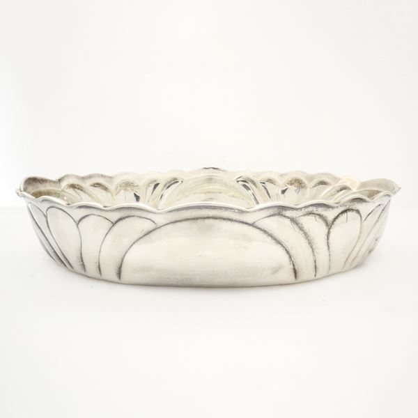 Argenterie Greggio - Oval sweet holder in 800 silver with scalloped, embossed and ribbed edge