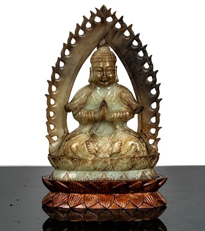 Guanyin in Giada con Base in Legno
