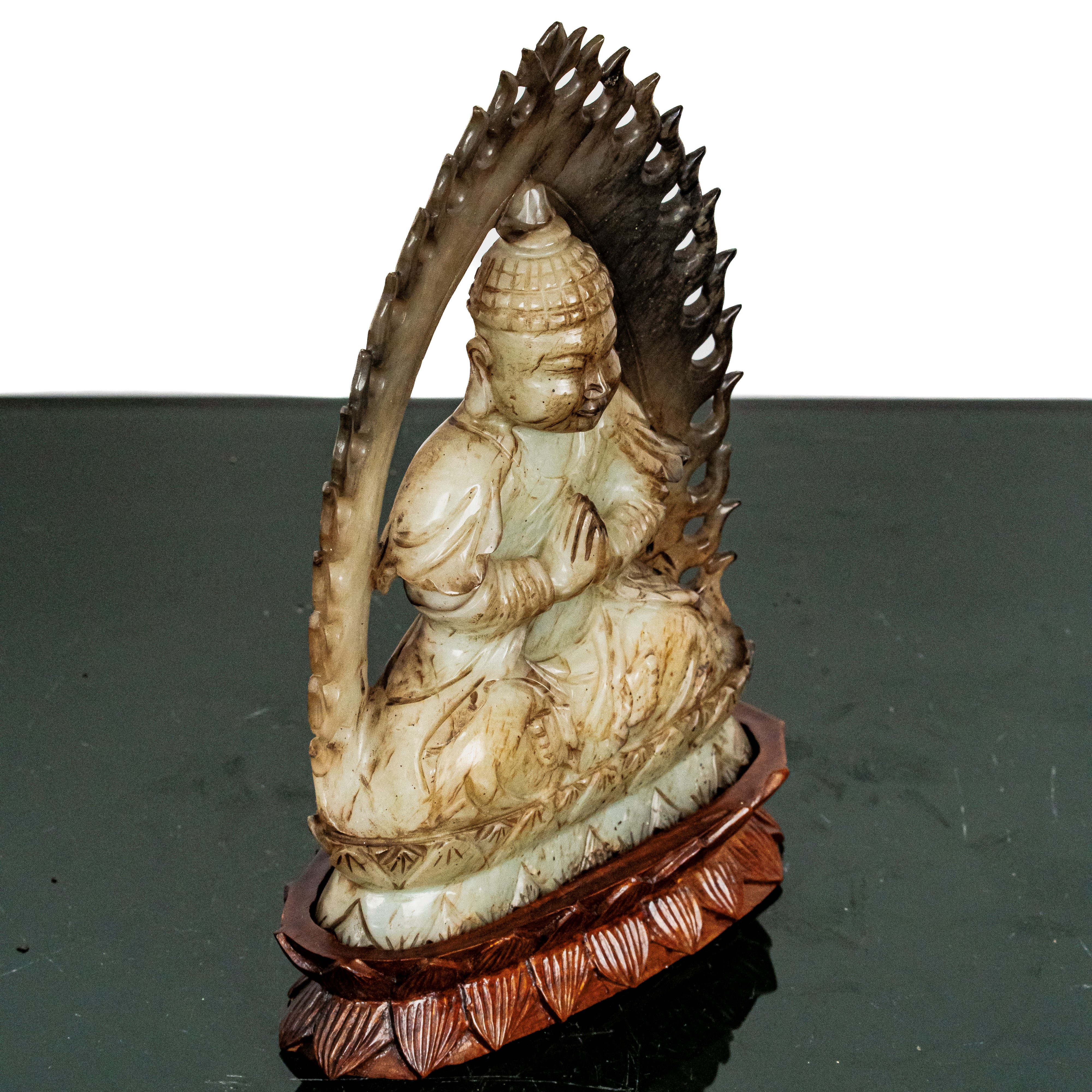 Guanyin in Giada con Base in Legno