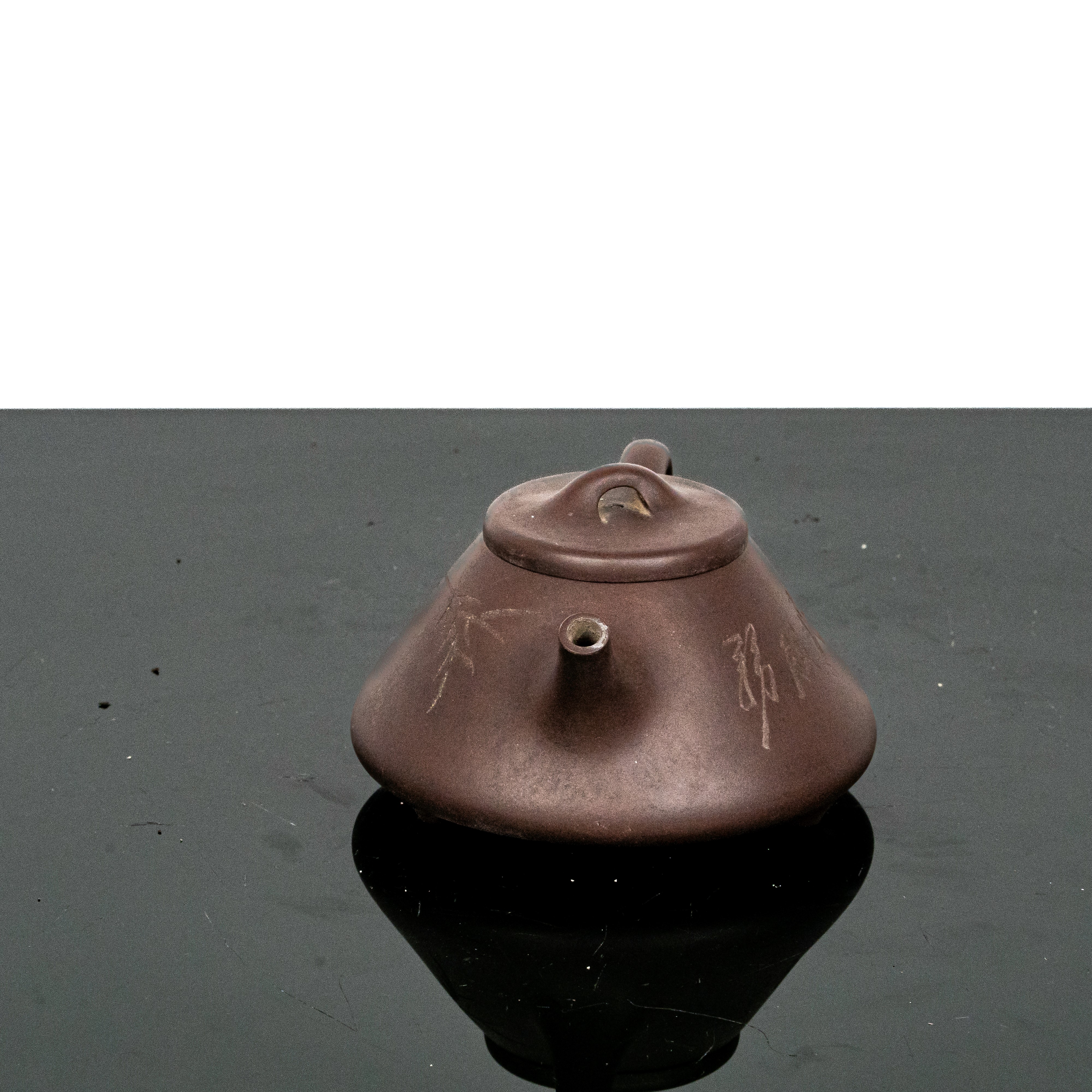 Coppia di teiere con iscrizioni