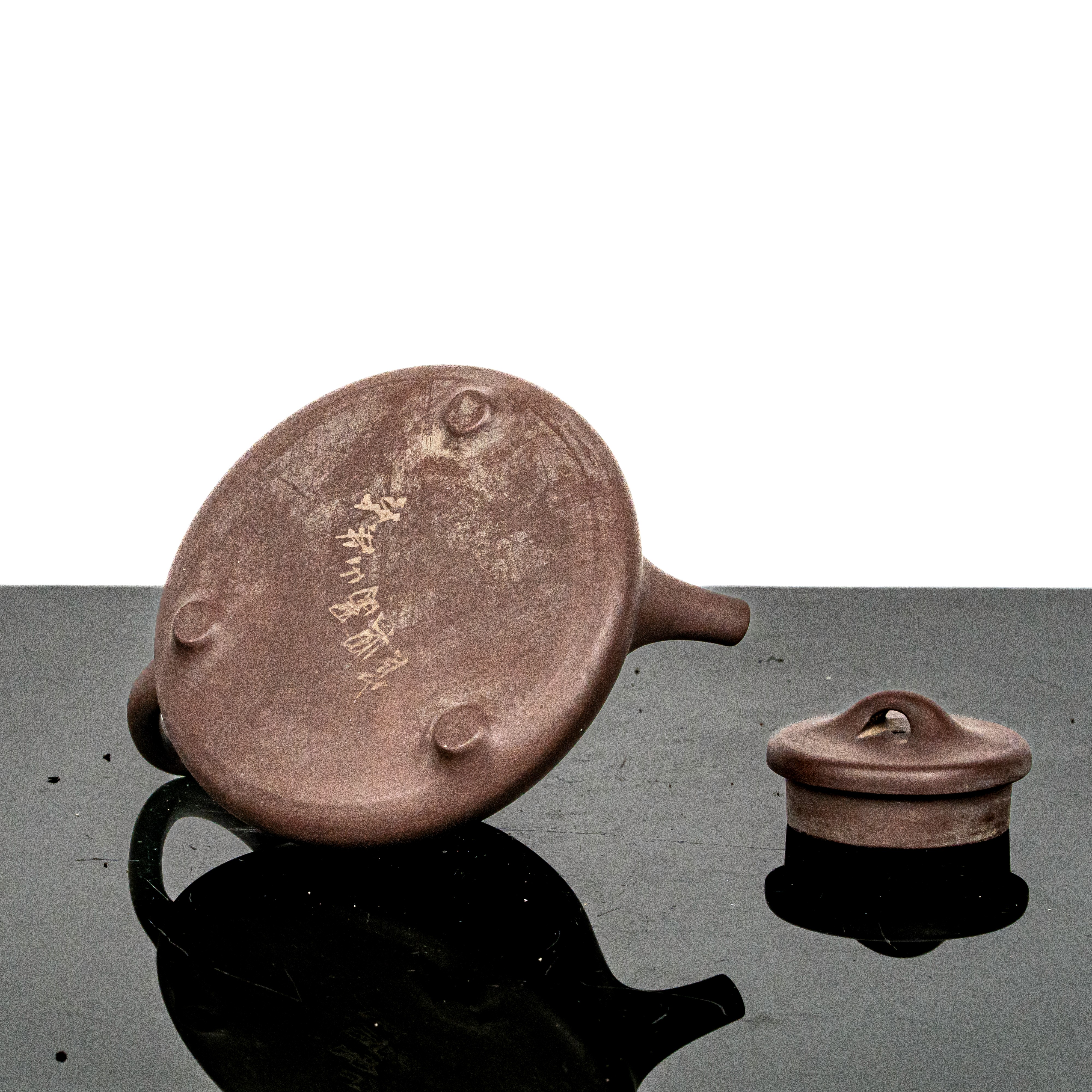 Coppia di teiere con iscrizioni