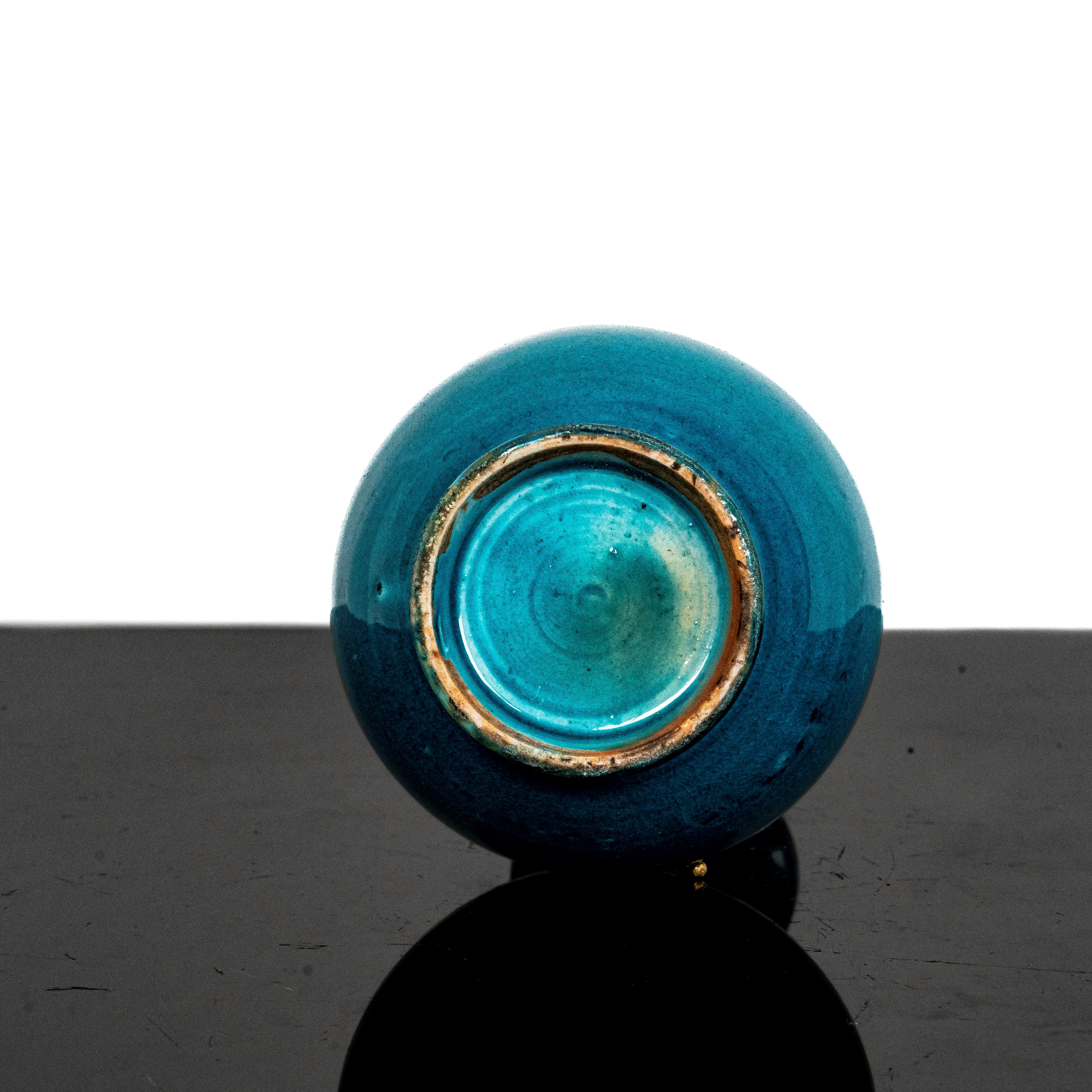 Piccolo vaso in smalto blu