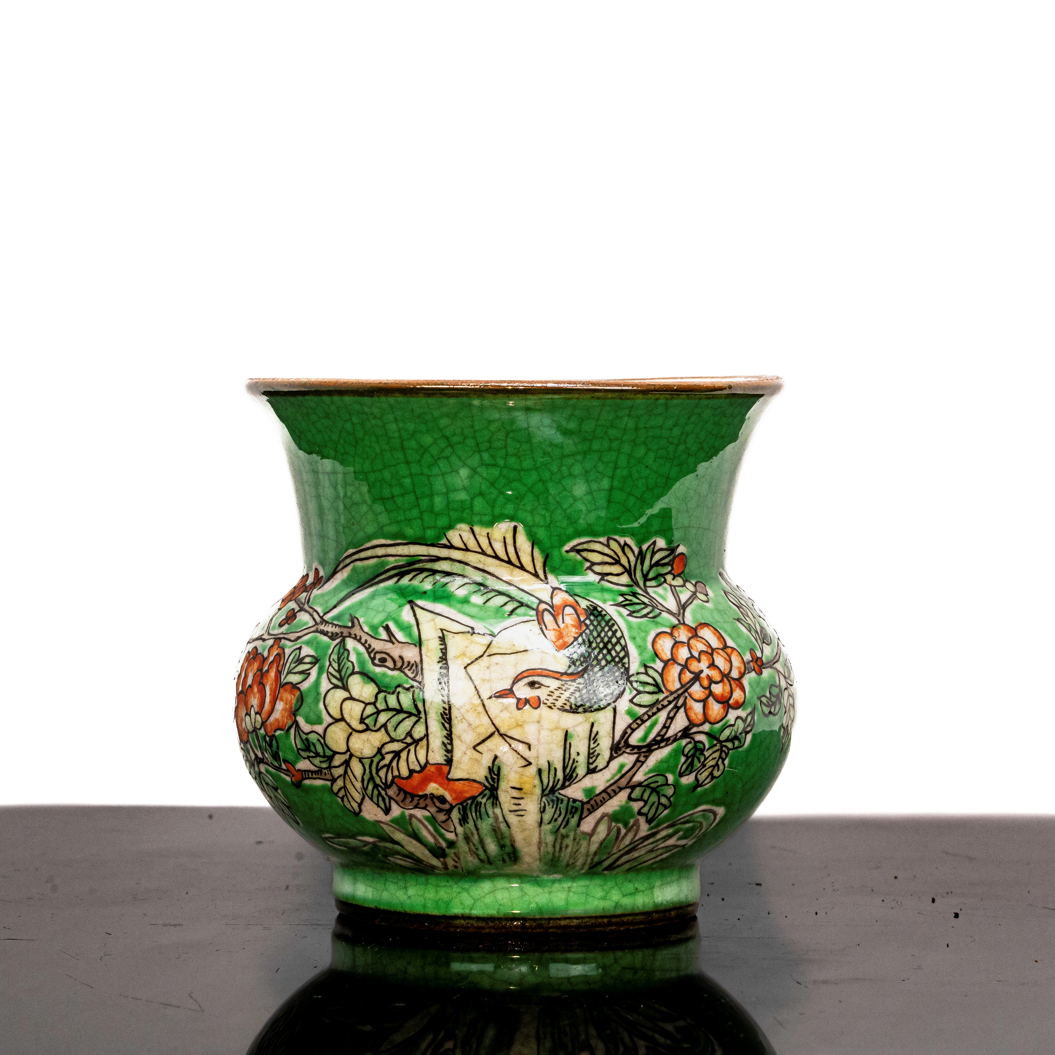 Vaso in smalto verde con decori floreali e uccelli