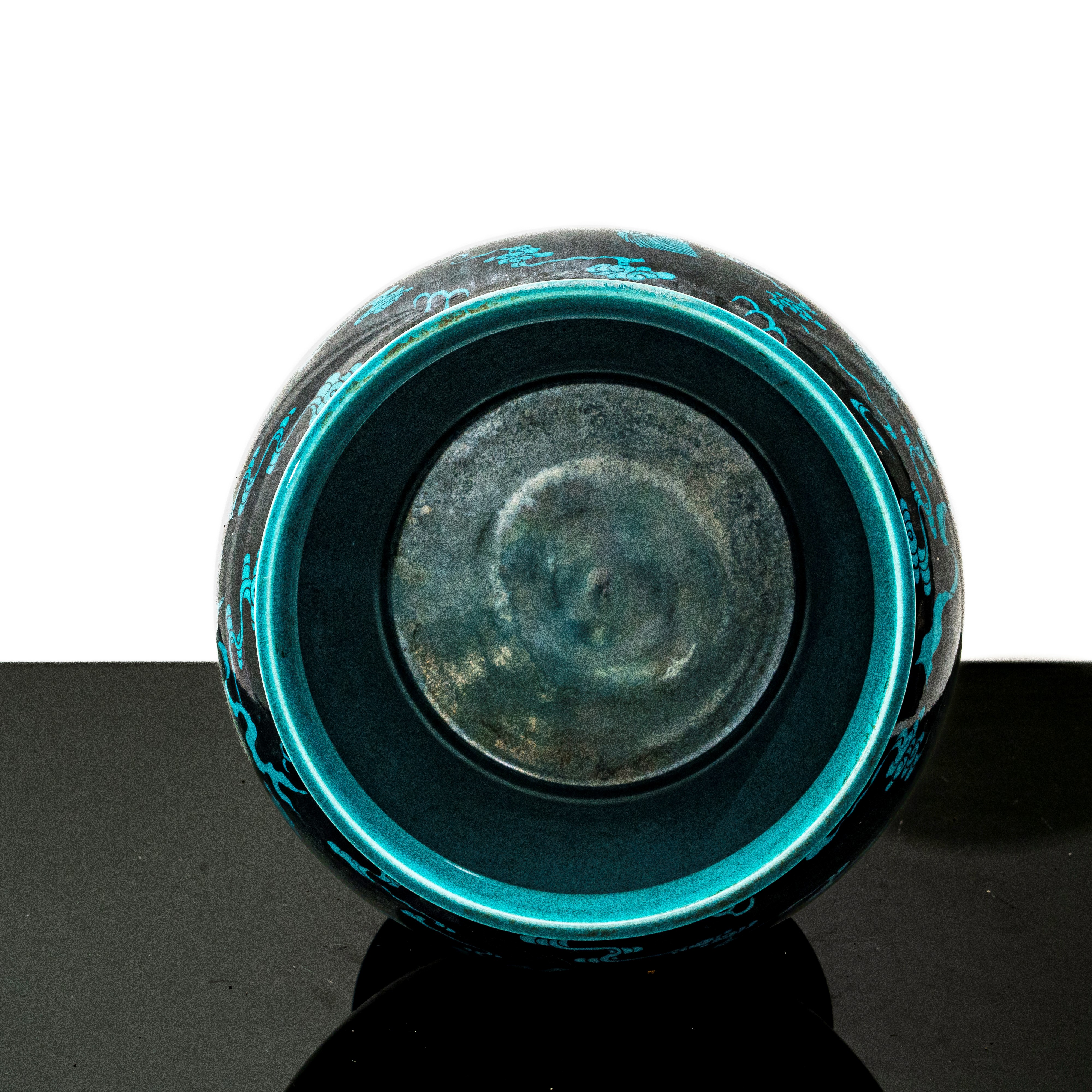 Serbatoio D'acqua con Decori di Dragoni Blu su Fondo Nero