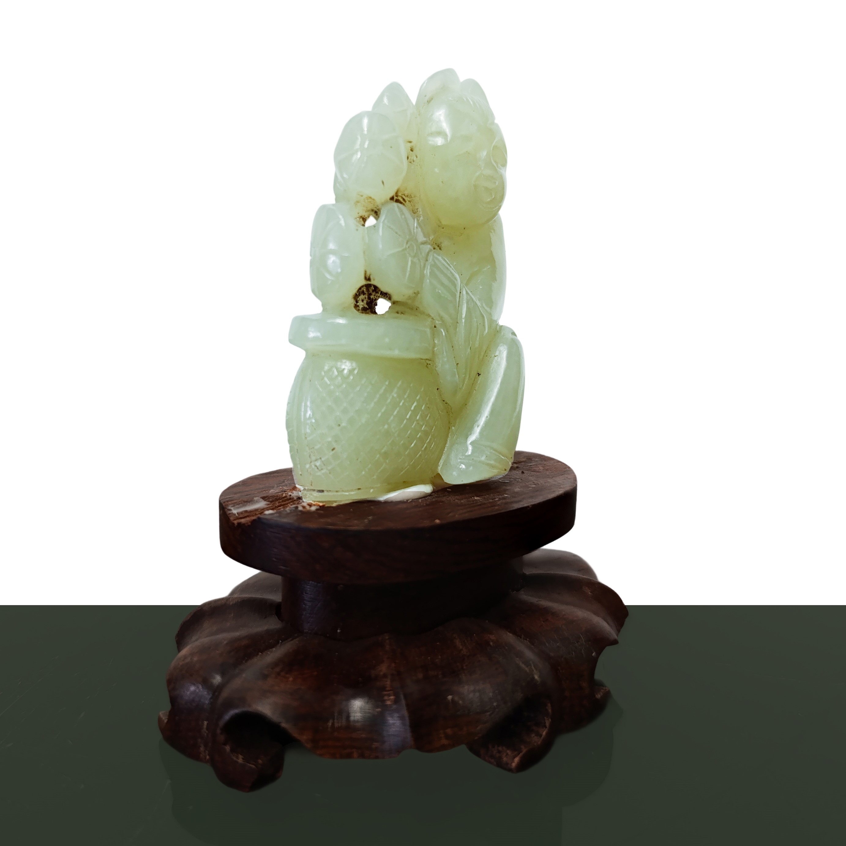 Guanin in giada verde intagliata