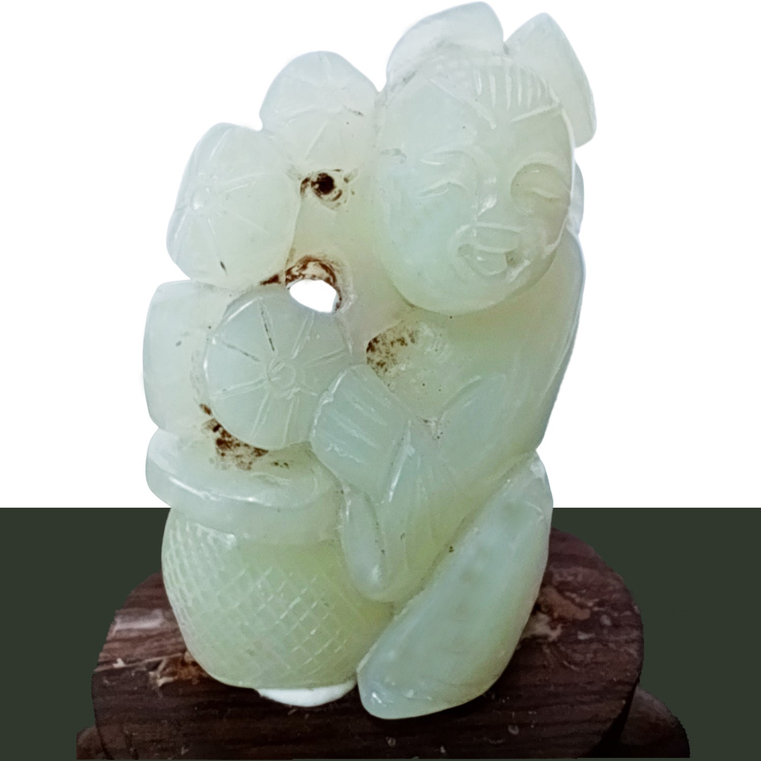 Guanin in giada verde intagliata