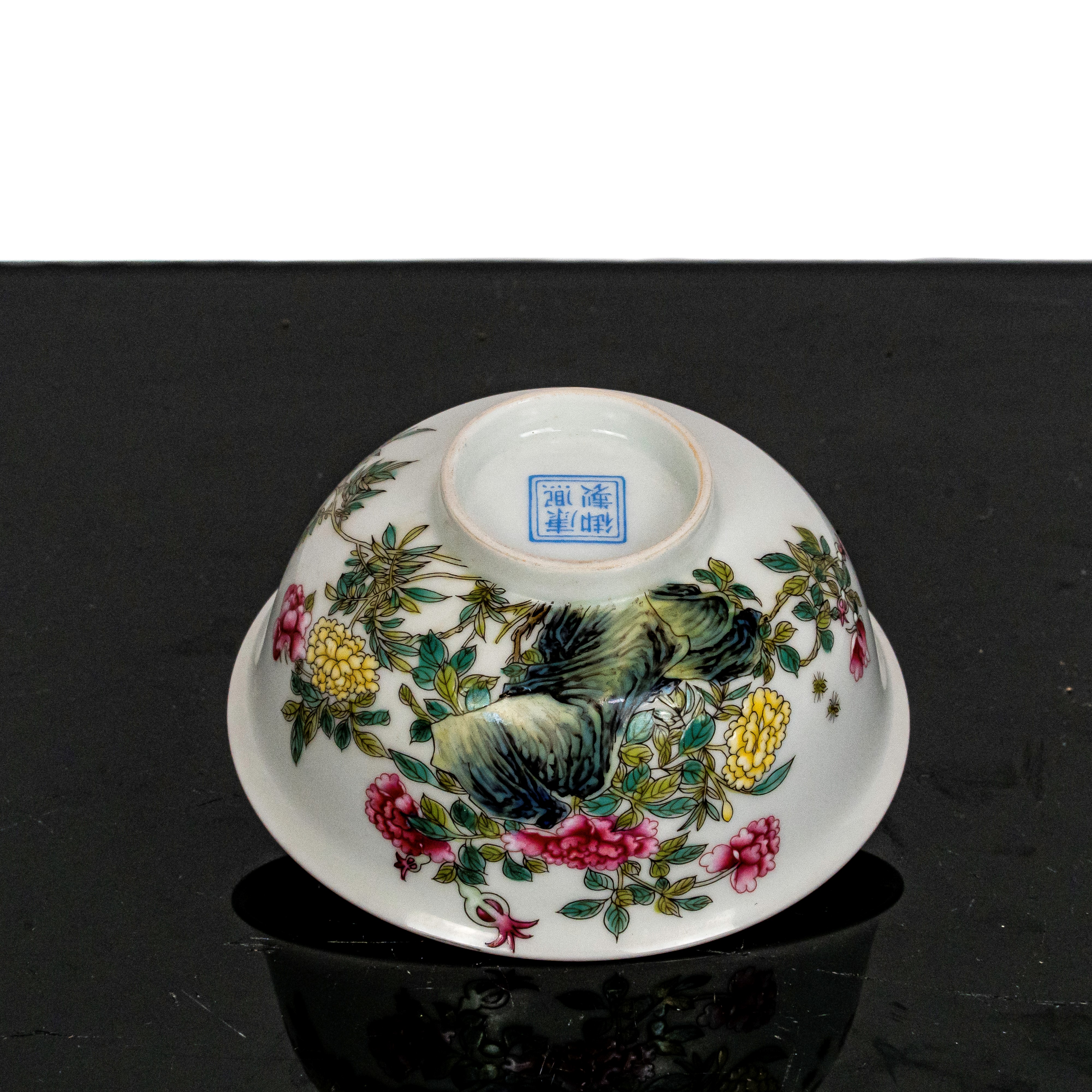 Ciotola famille rosa con decori a motivi floreali