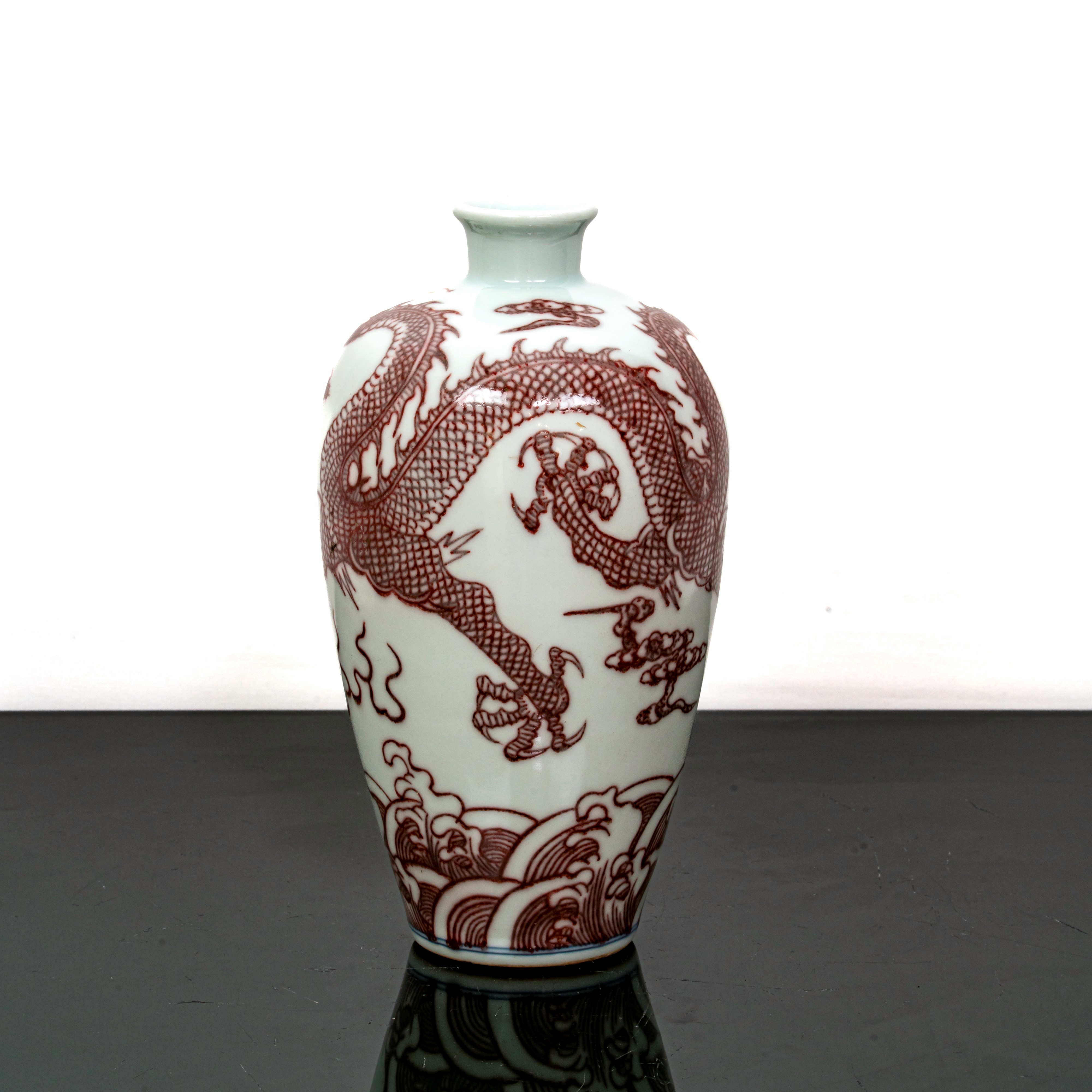 Vaso con Decori in Smalto Rosso