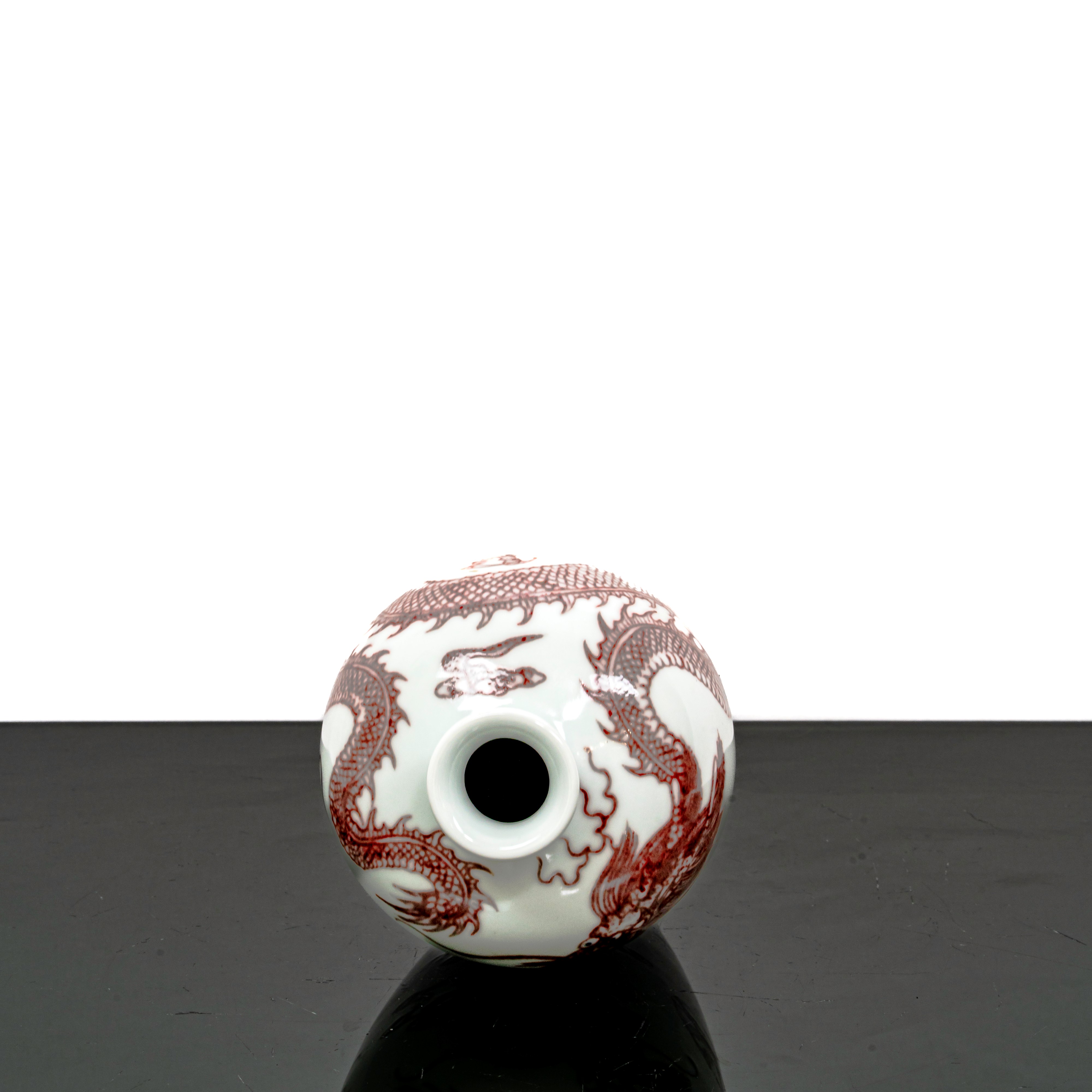 Vaso con Decori in Smalto Rosso
