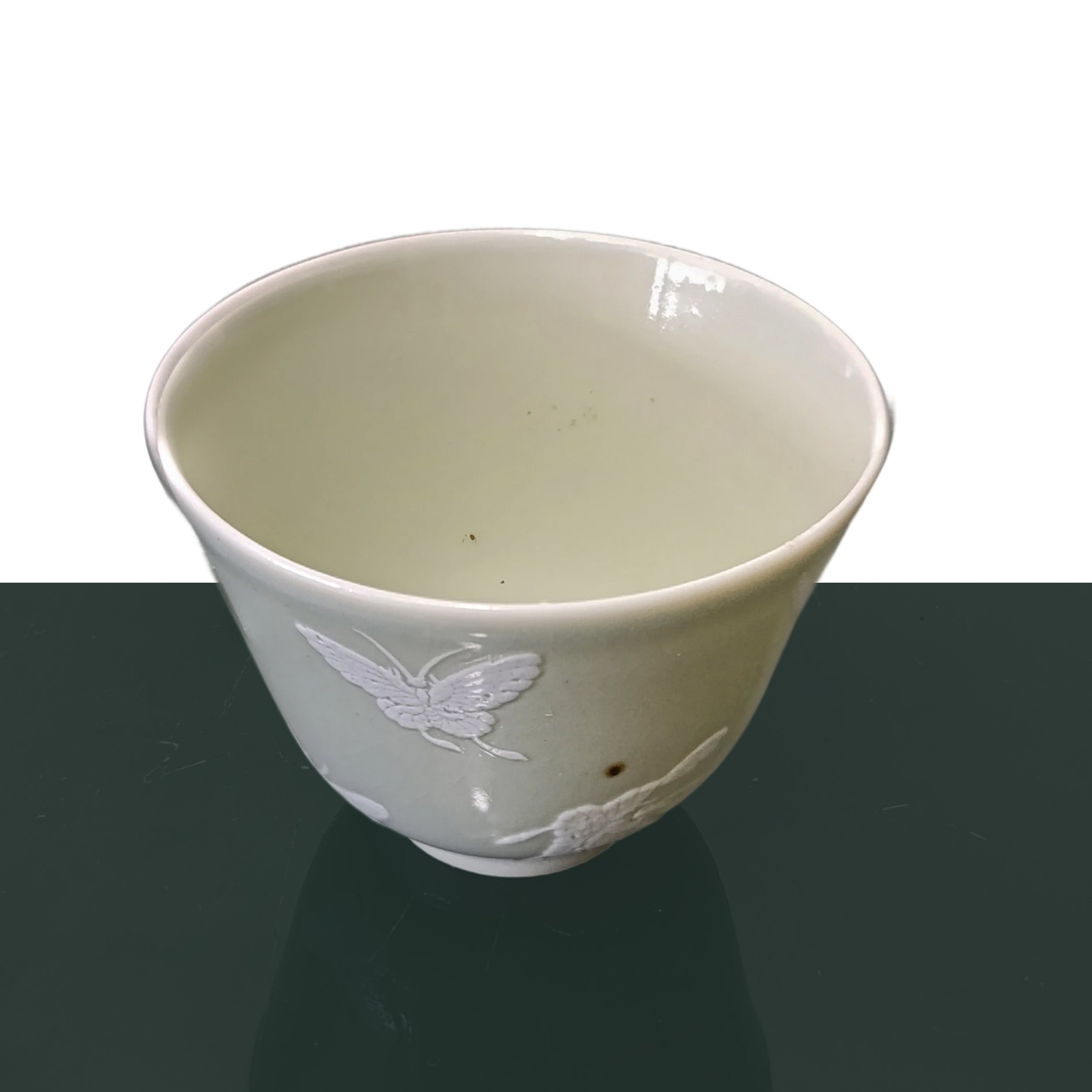 Coppia di tazzine con decori bianchi in rilievo