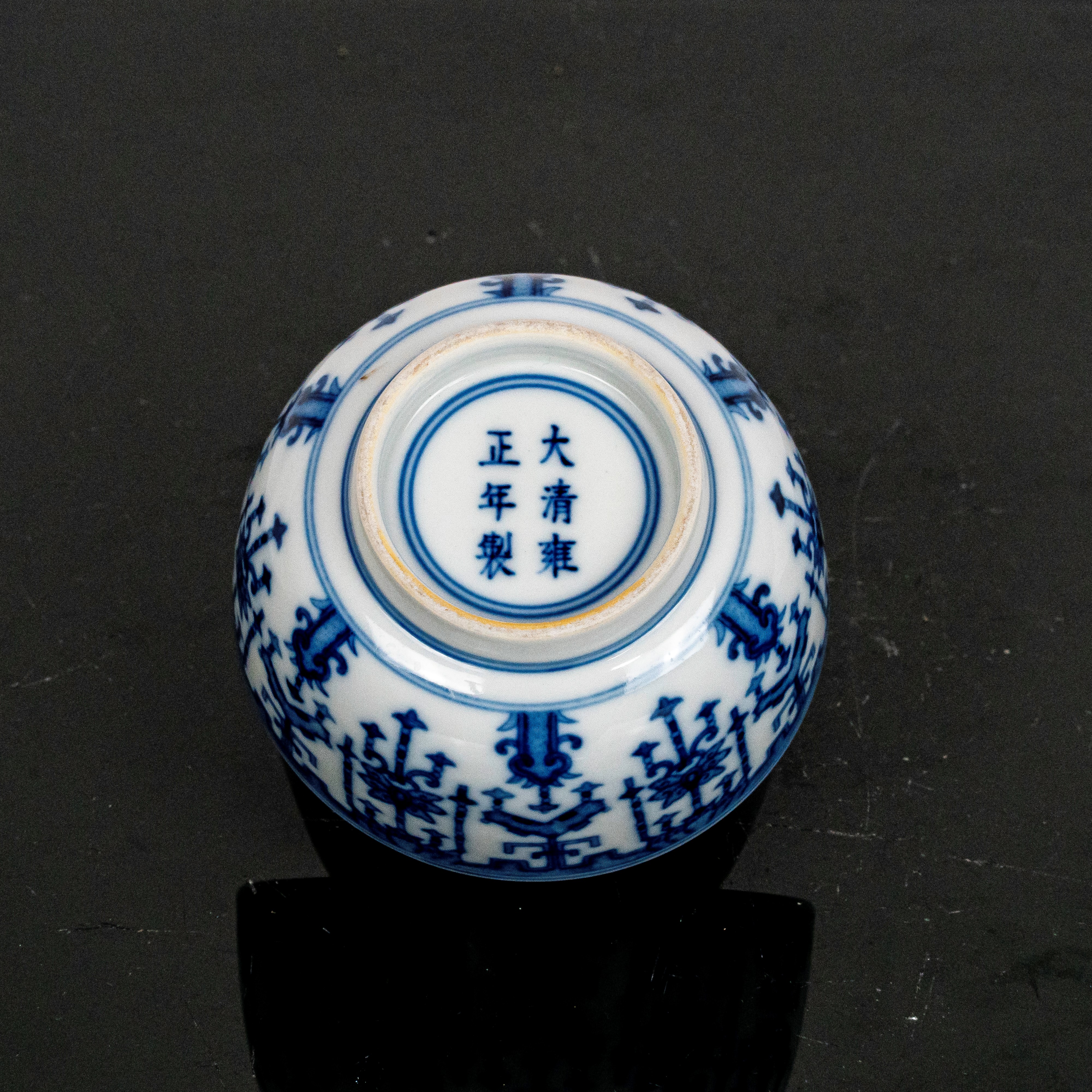 Piccola tazza blu e bianca