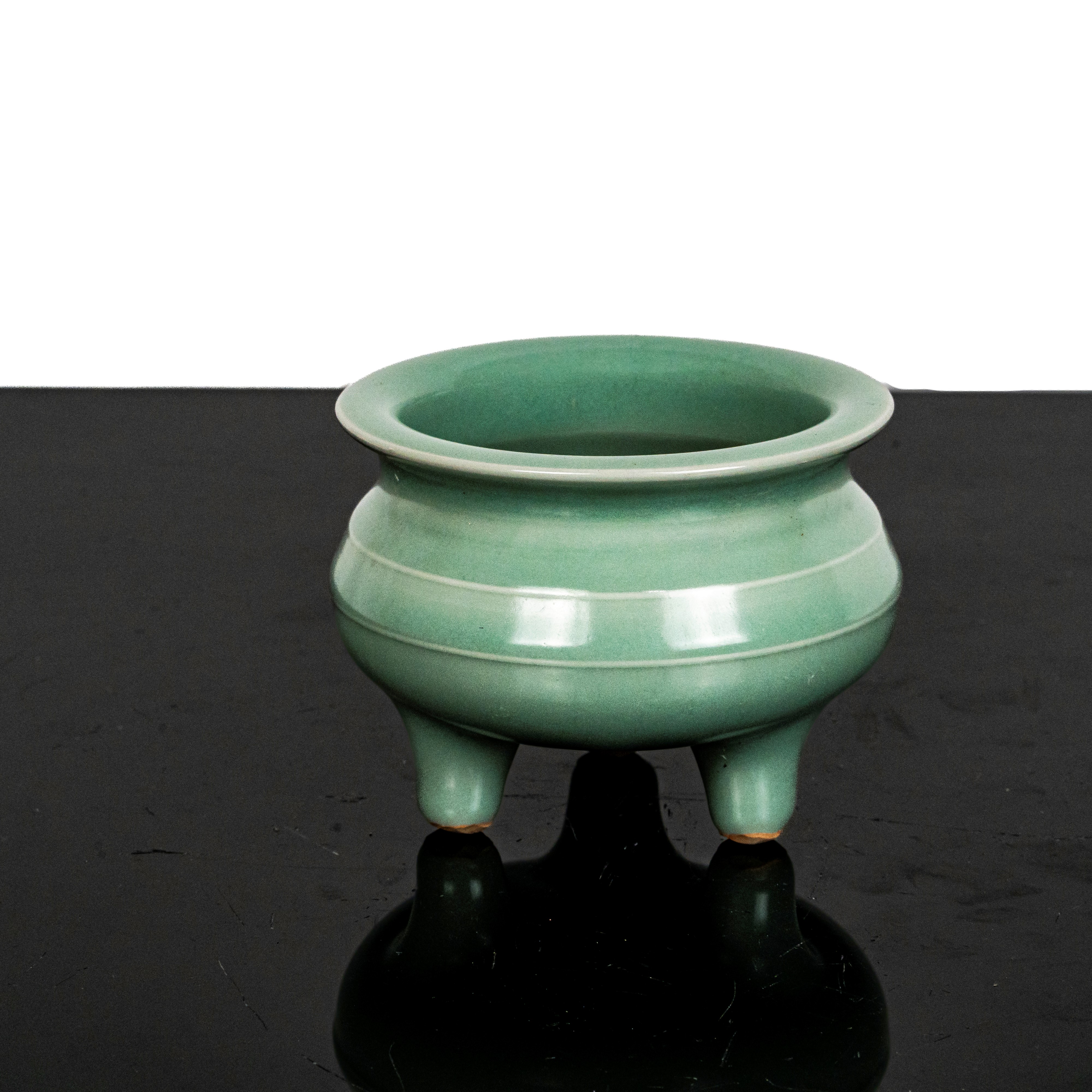 Bruciatore di incenso in porcellana verde