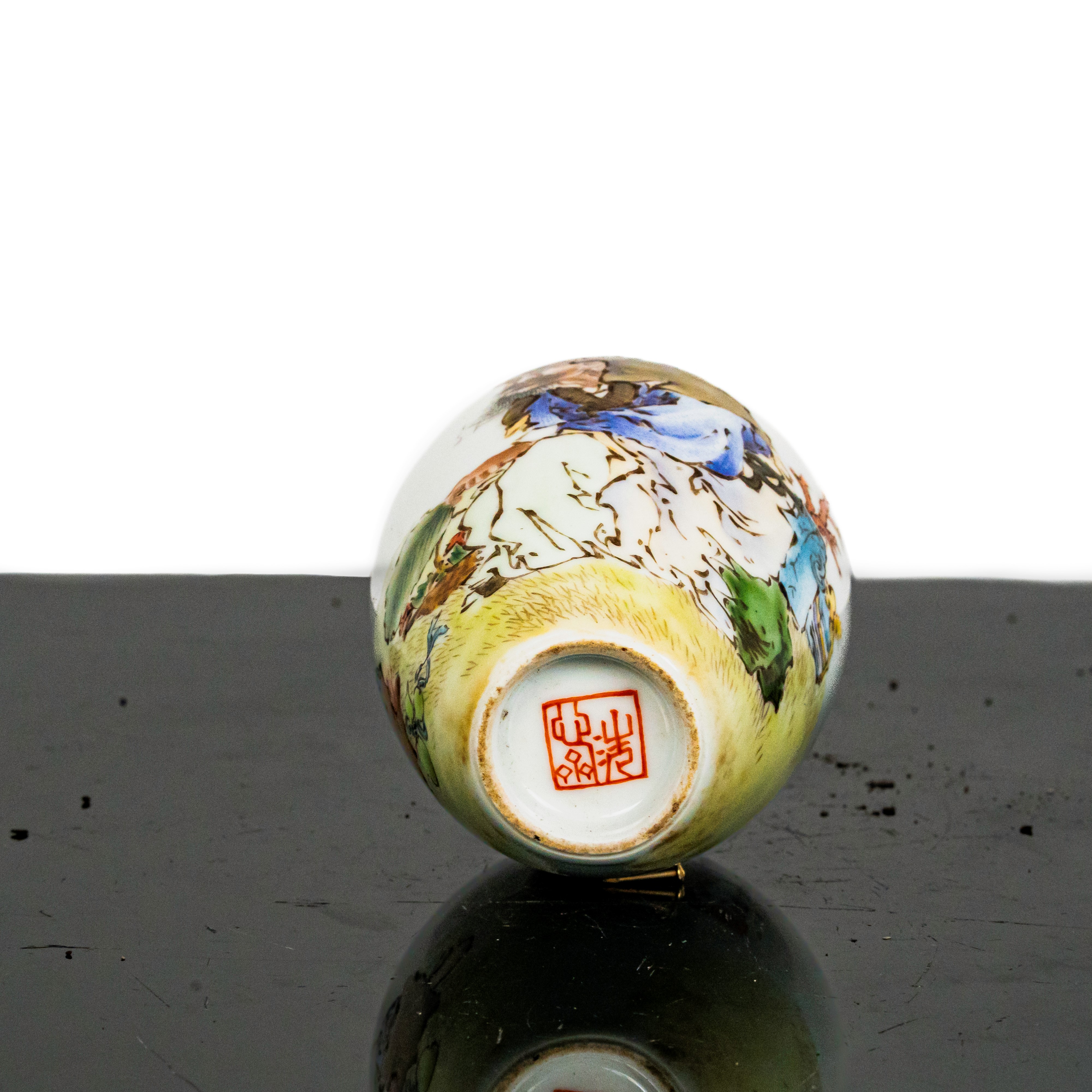 Piccolo vaso con figura e iscrizioni