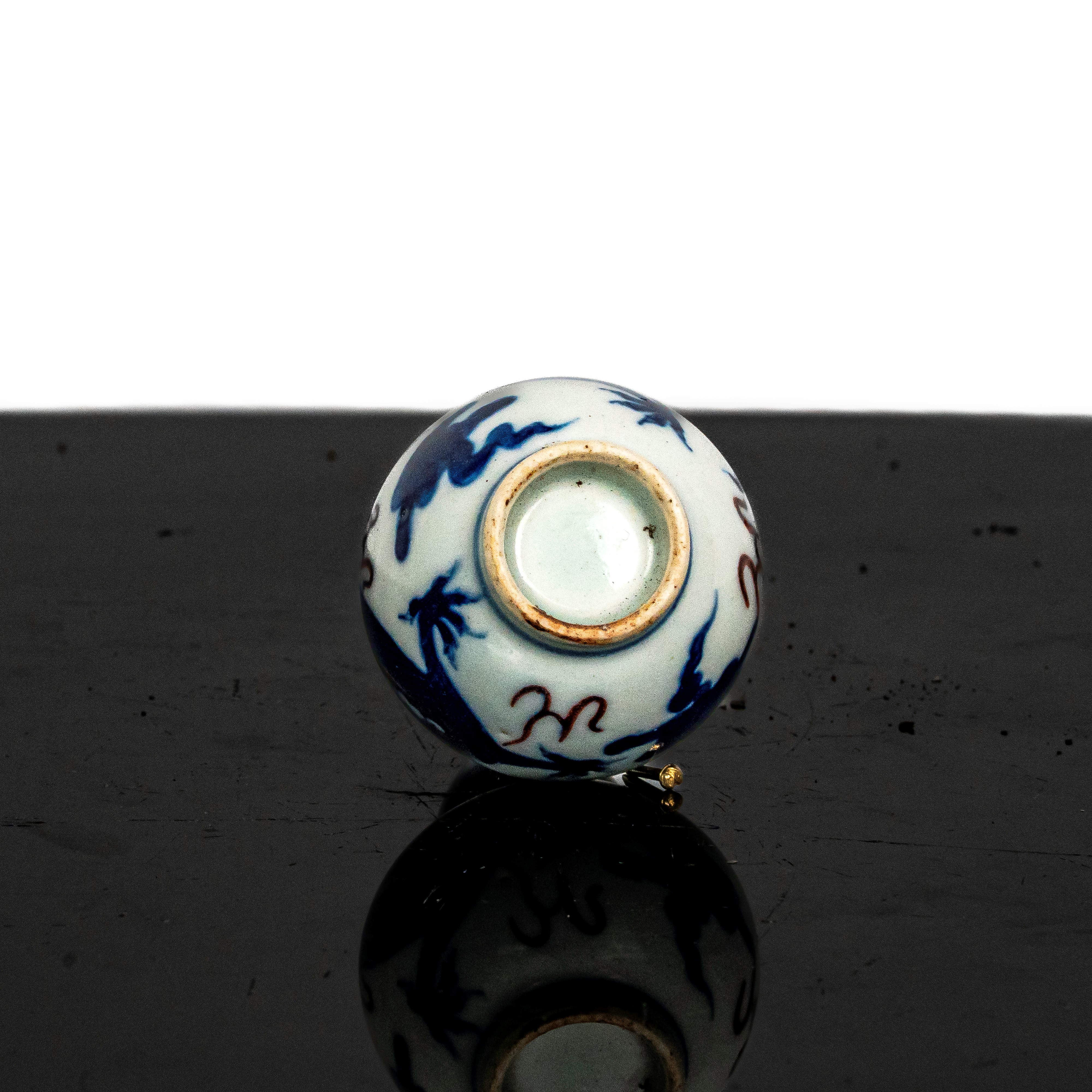 Bottiglia da fiuto con decoro di dragone