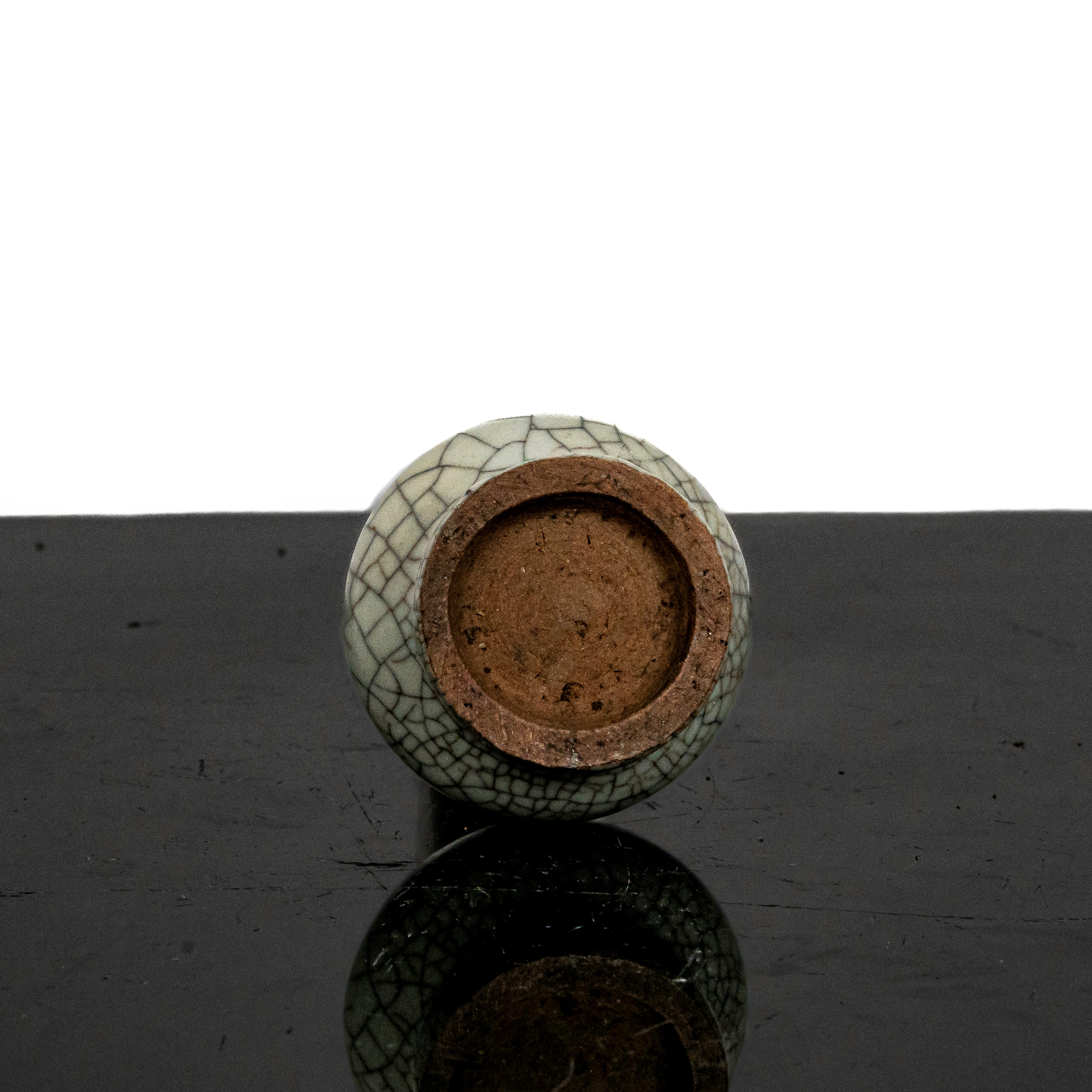 Piccolo Vaso in Smalto Monocromatico