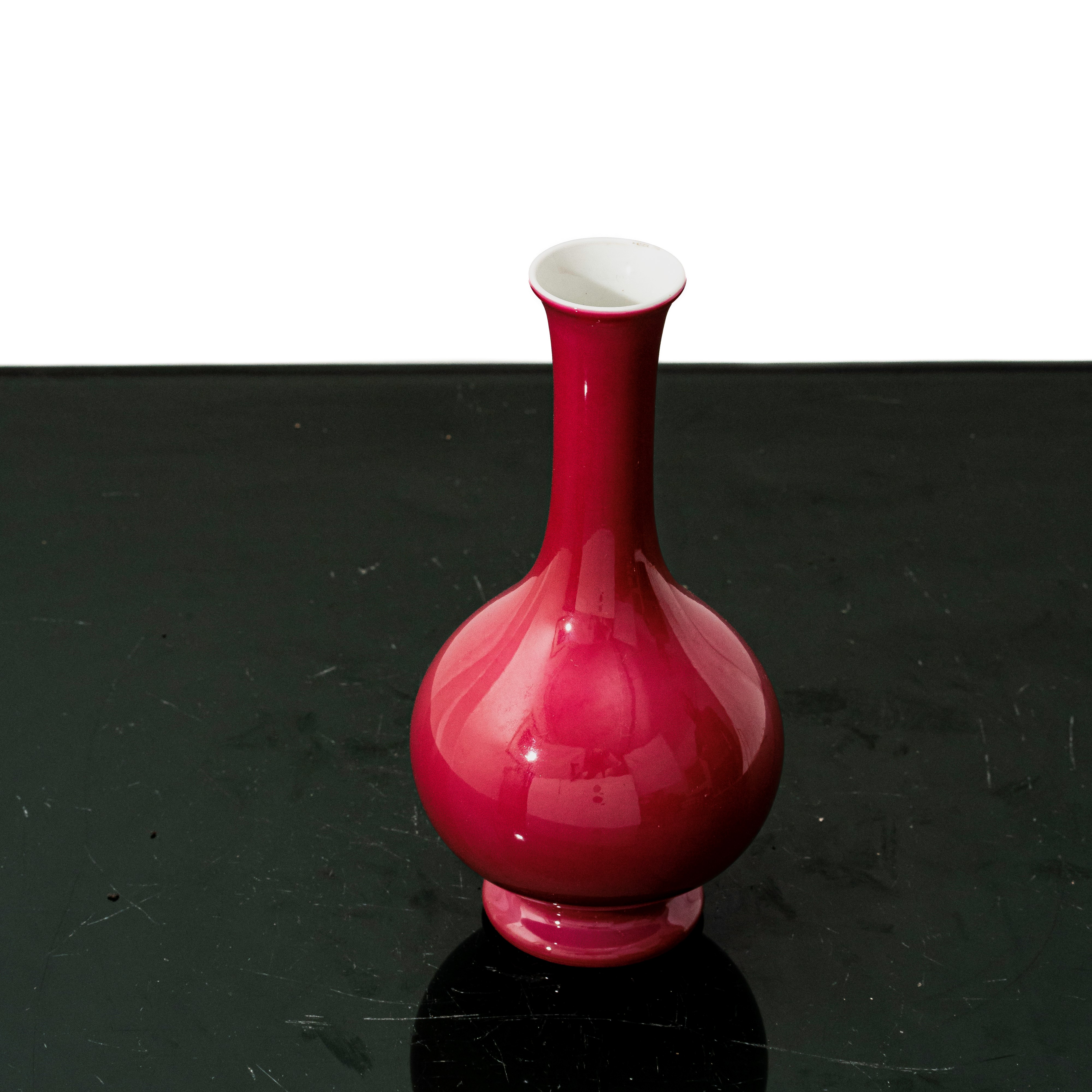 Vaso in smalto rosso