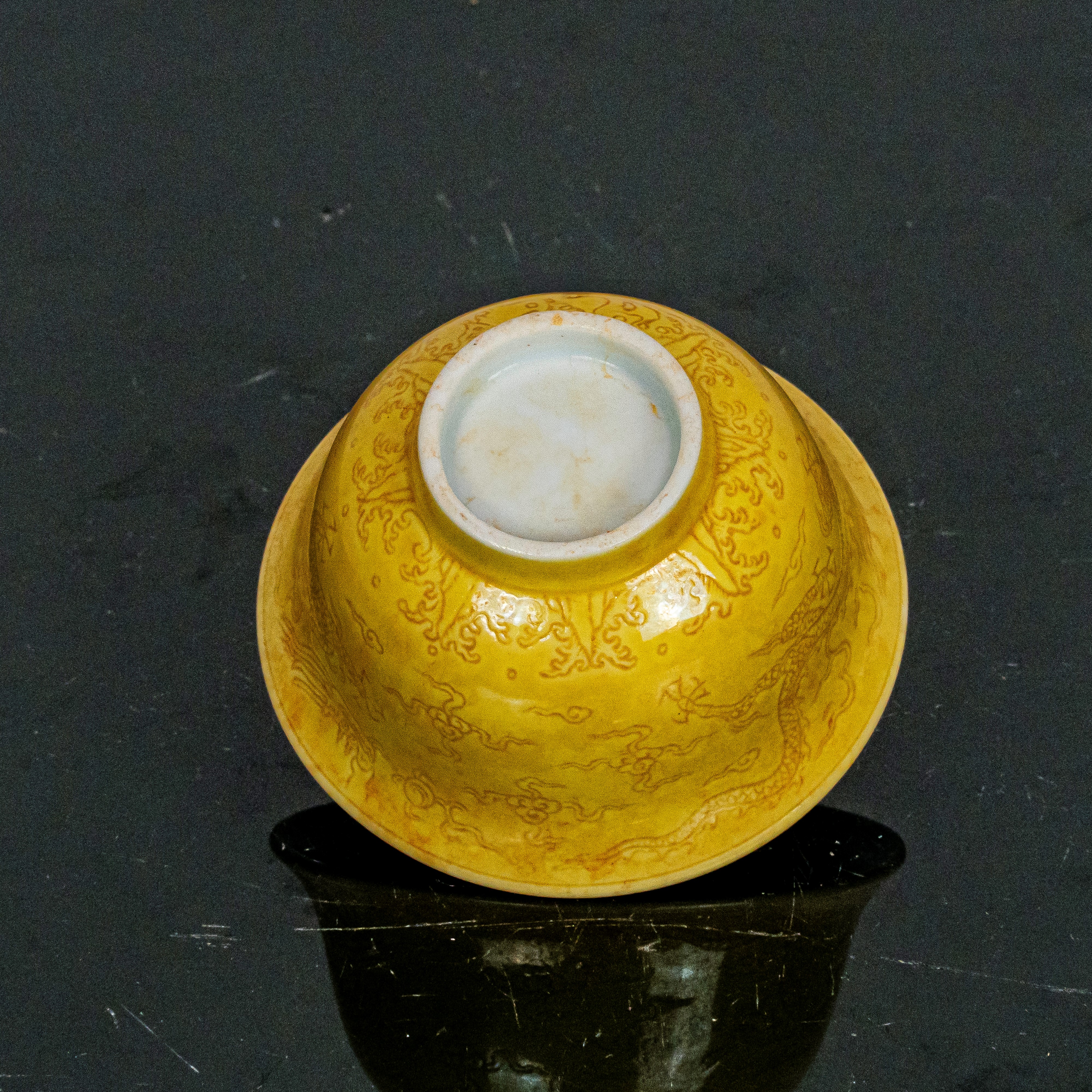 Piccola Ciotola Gialla con Decori Incisi