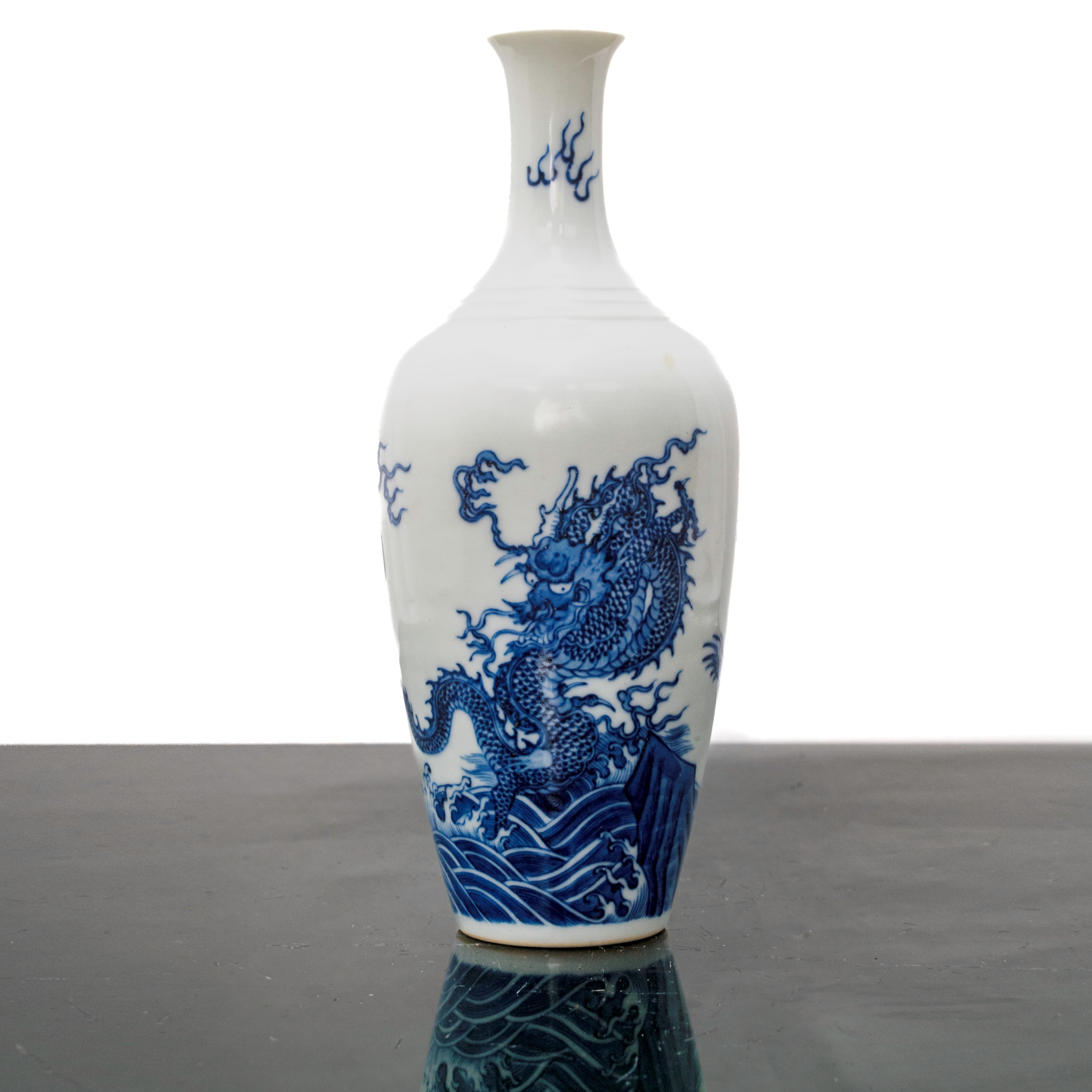 Vaso Blu e Bianco con Dragone