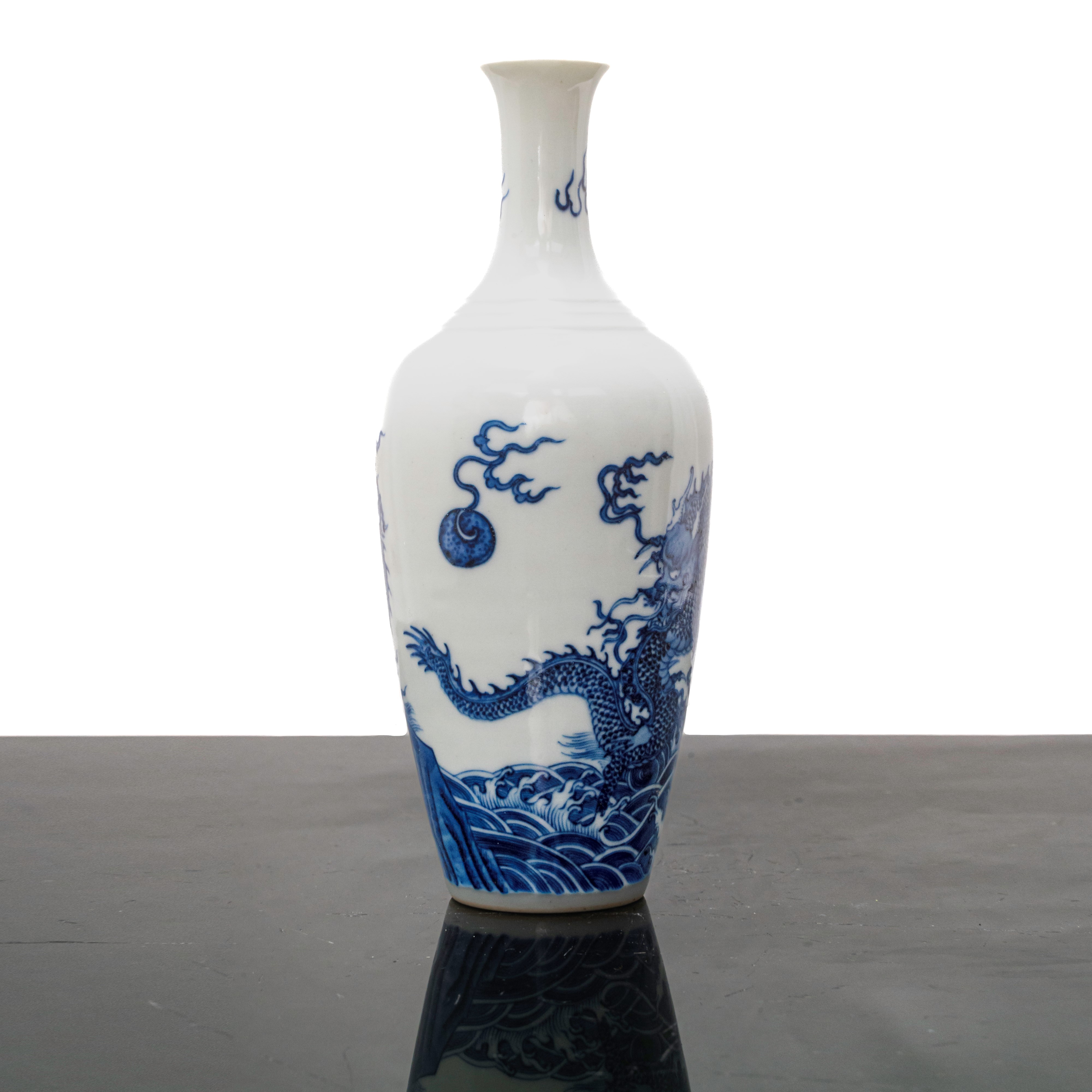 Vaso Blu e Bianco con Dragone