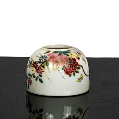 Barattolo Lavapennelli con Decori Floreali in Rilievo sul Fronte Famille Rose