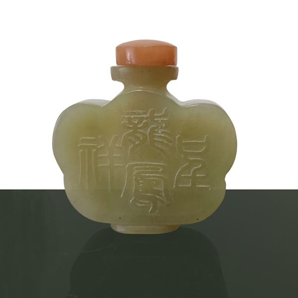 Small green jade tobacco bottle