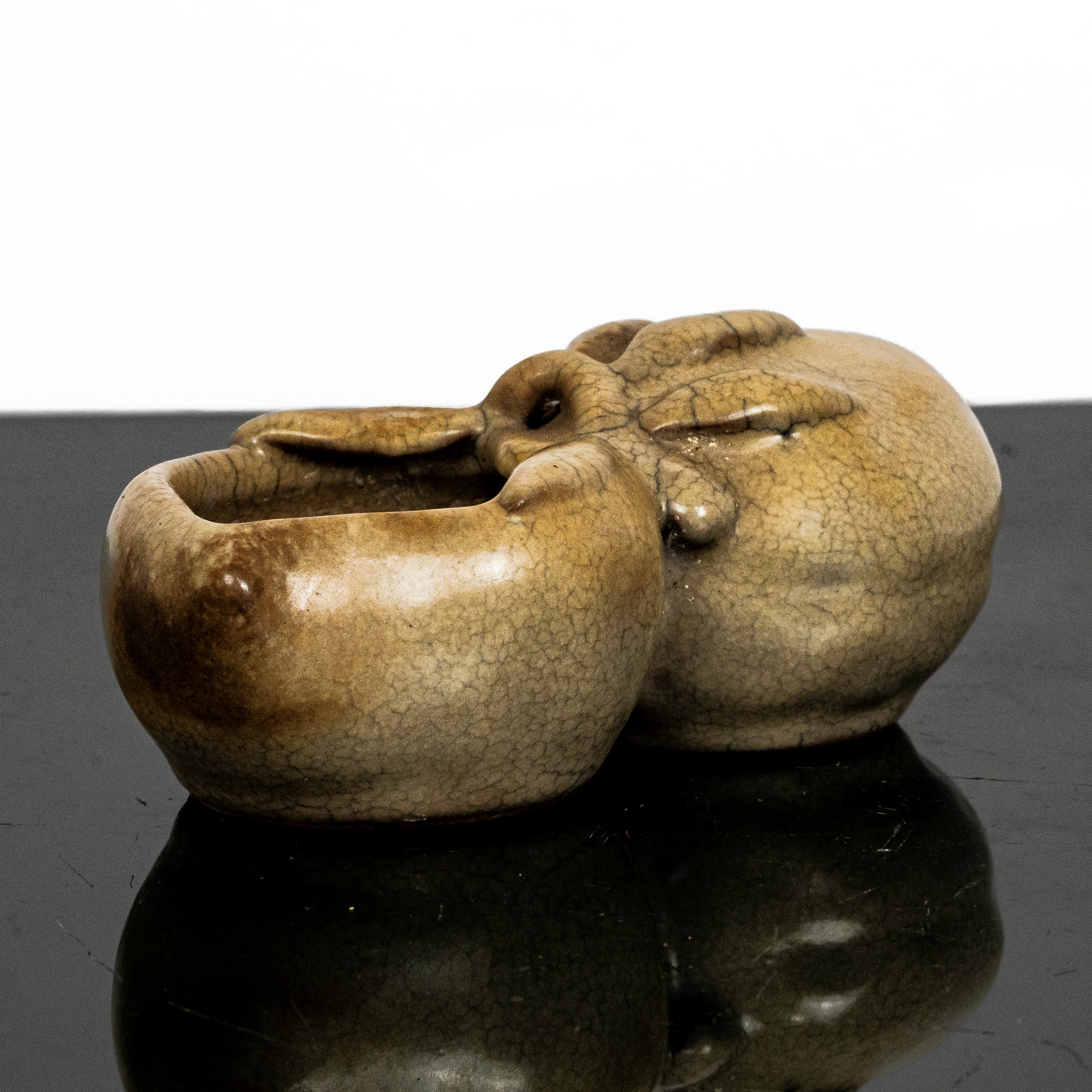 Lavaggio per pennelli dalla forma di una doppia pesca