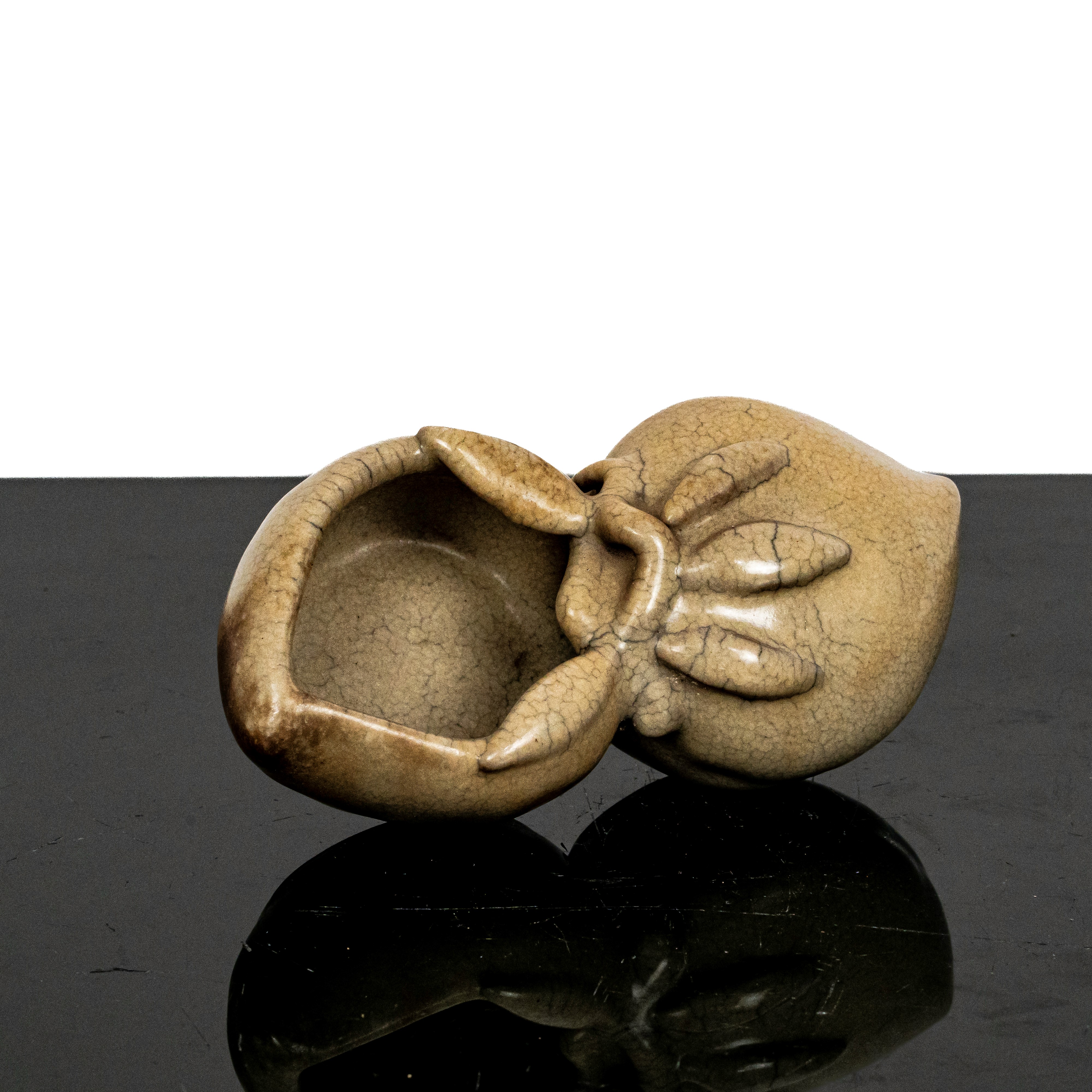 Lavaggio per pennelli dalla forma di una doppia pesca