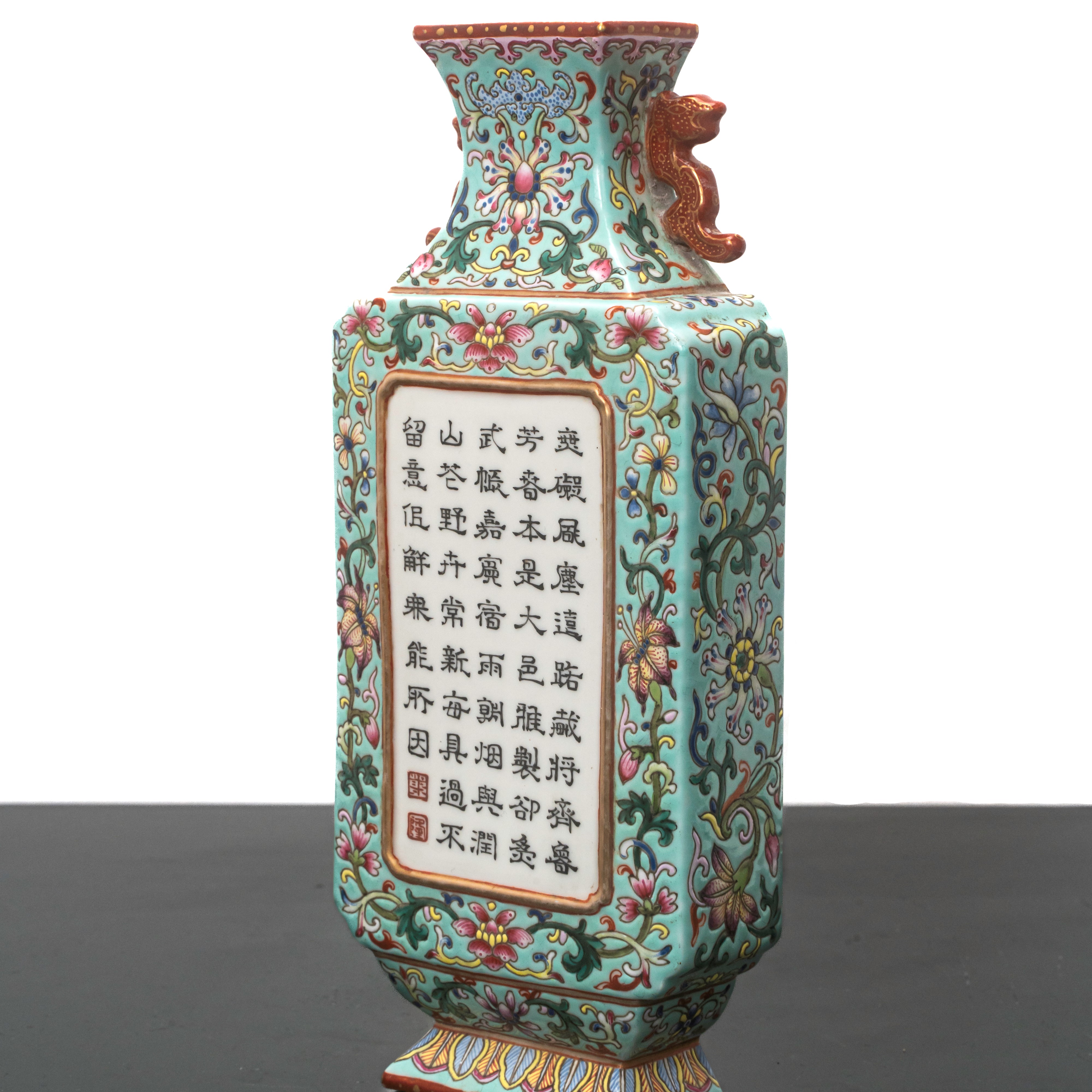 Vaso da Muro 'poema Imperiale' della Famille Rose con Fondo Turchese con Iscrizione Marchio e Sig...