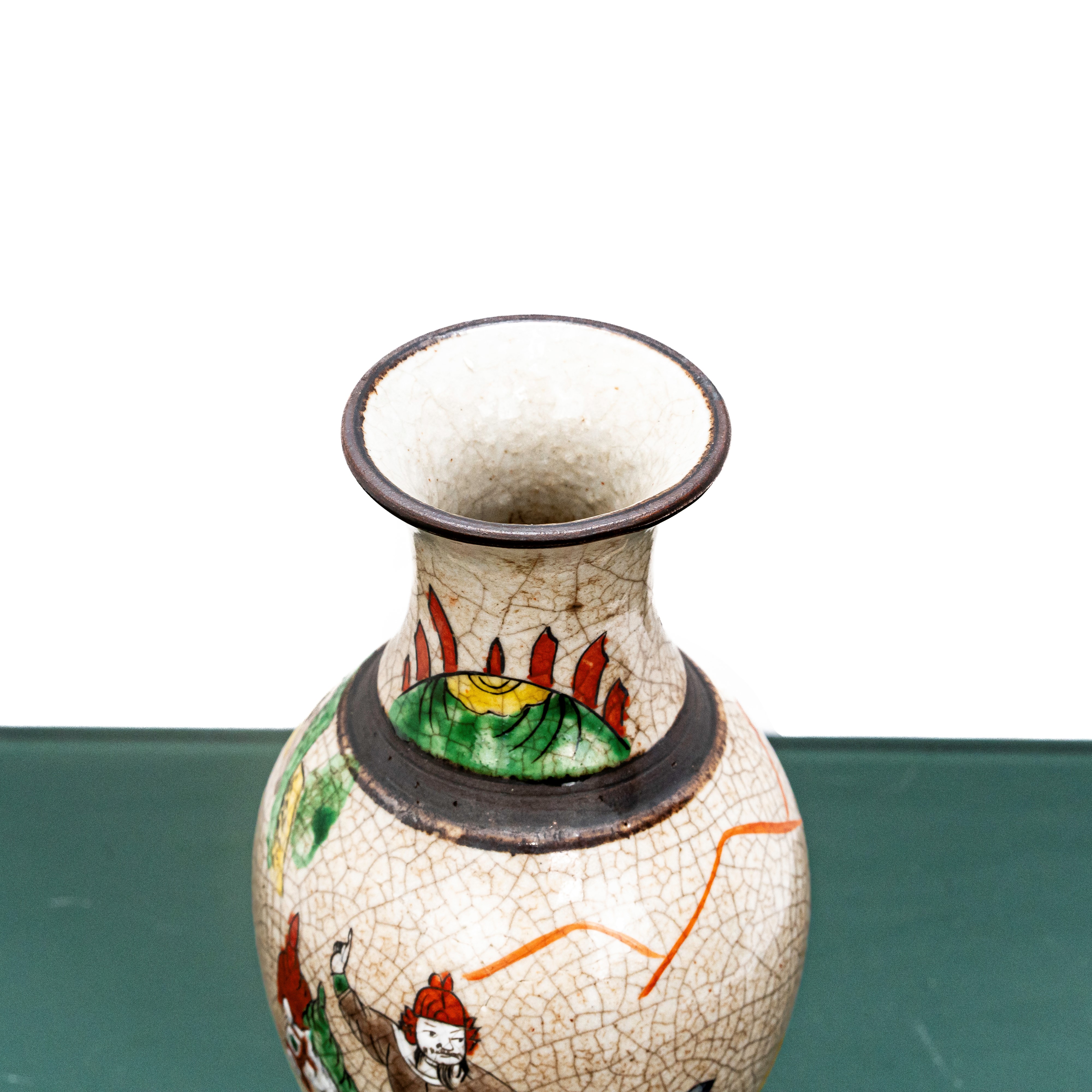 Vaso cloisonnet con scene di battaglia