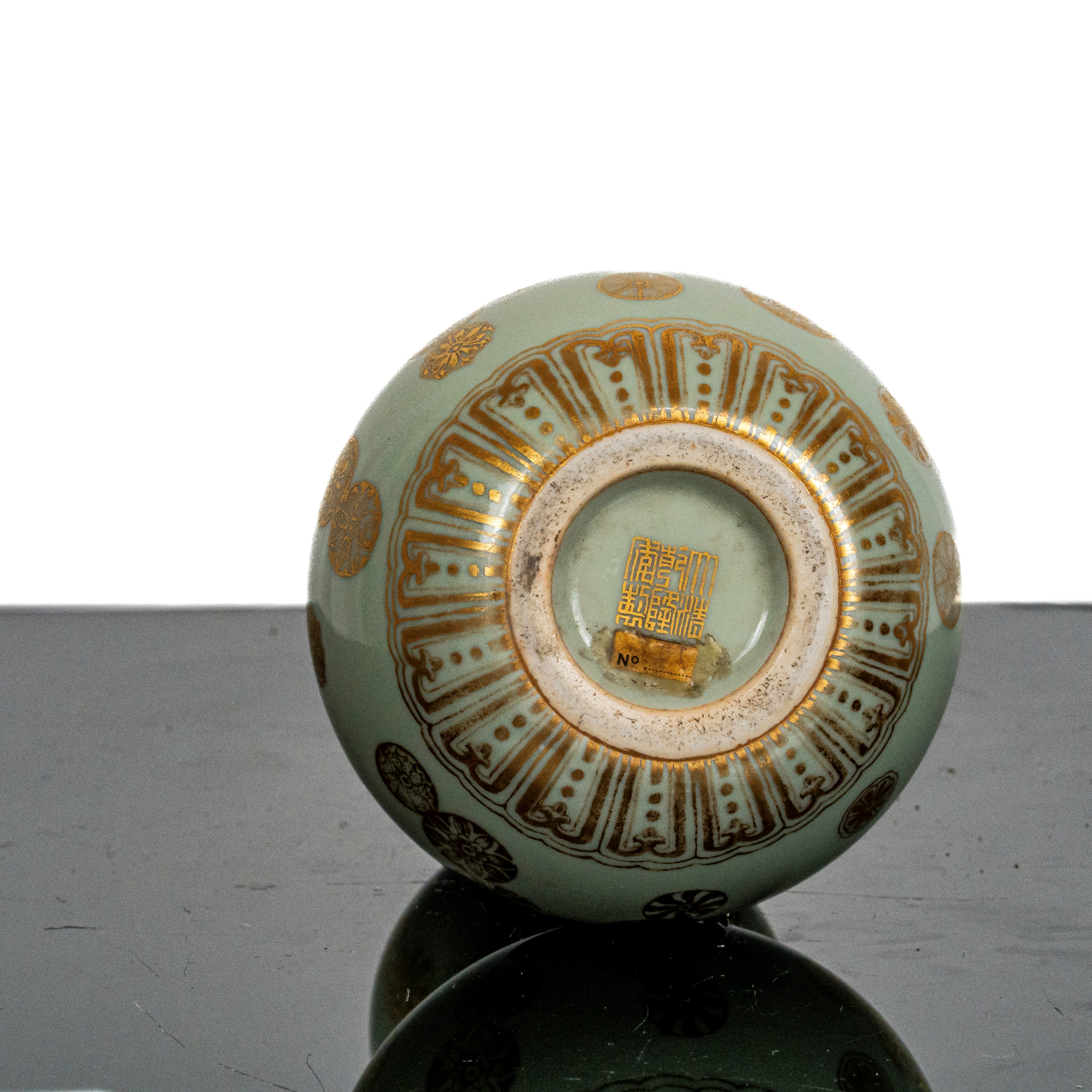 Vaso a Doppia Zucca in Porcellana Celadon con Motivi Decorativi Dorati