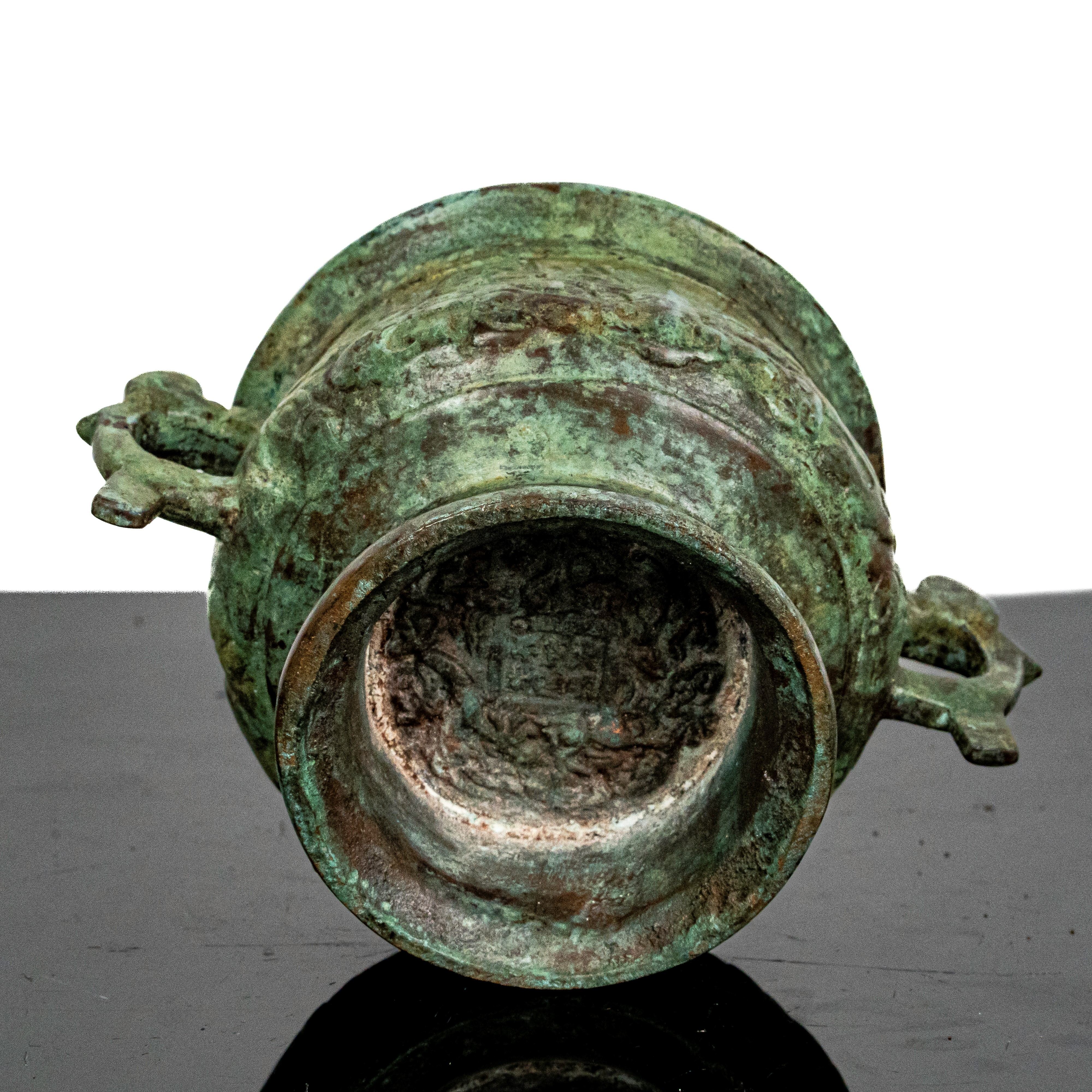 Bruciatore di incenso in rame con decori a rilievo