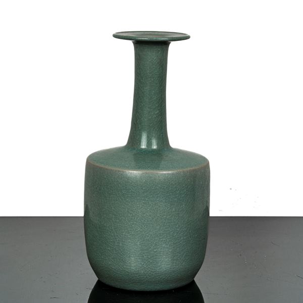 Vaso in porcellana celadon con iscrizione