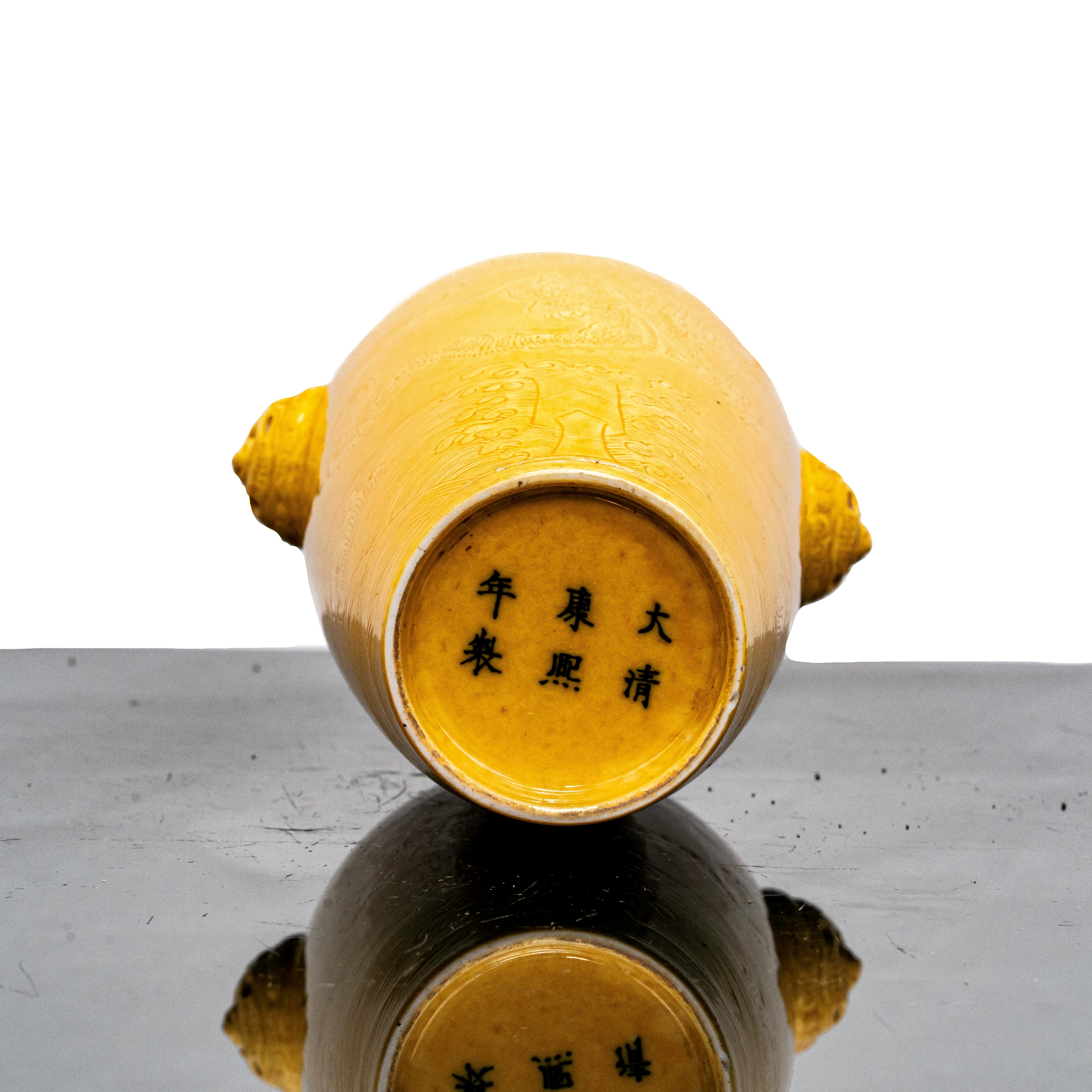 Vaso Giallo con Inciso Motico Decorativo con Dragoni