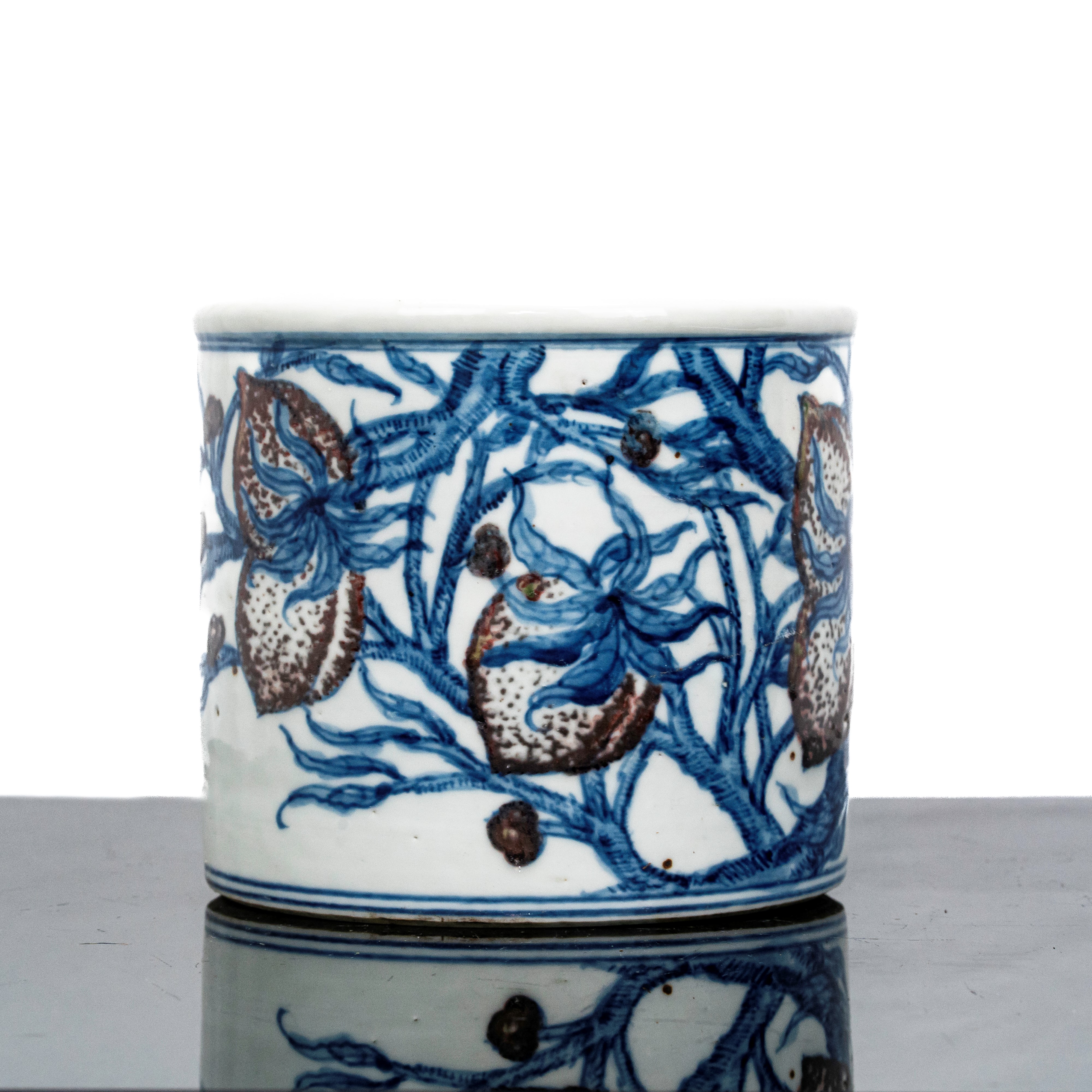 Lavapennelli con raffigurazioni di pesche